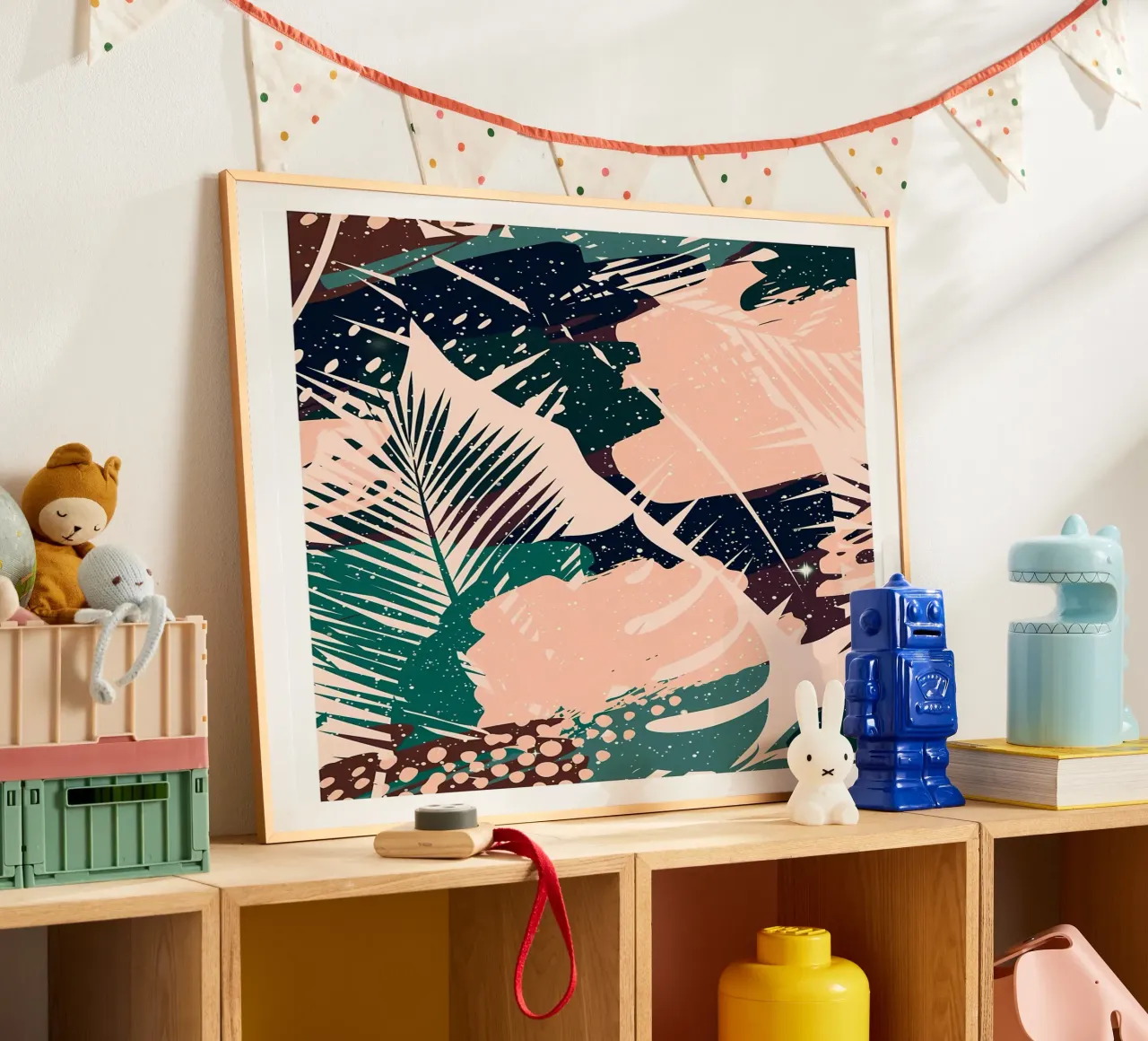 bladeren abstracte vormen stippen tropisch gebladerte palmbladeren poster met houten frame van Janine P McGuire