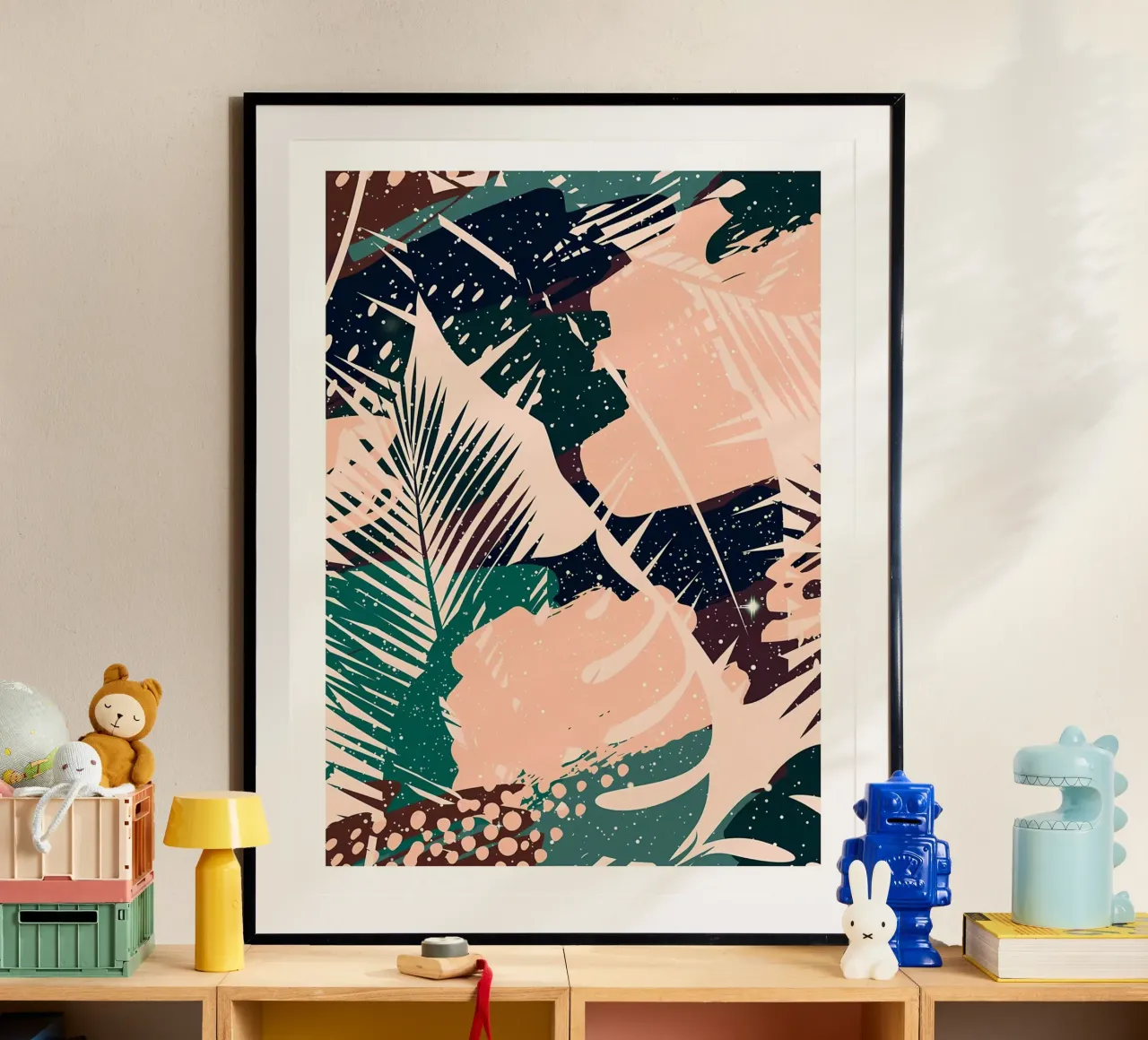 bladeren abstracte vormen stippen tropisch gebladerte palmbladeren poster met houten frame van Janine P McGuire