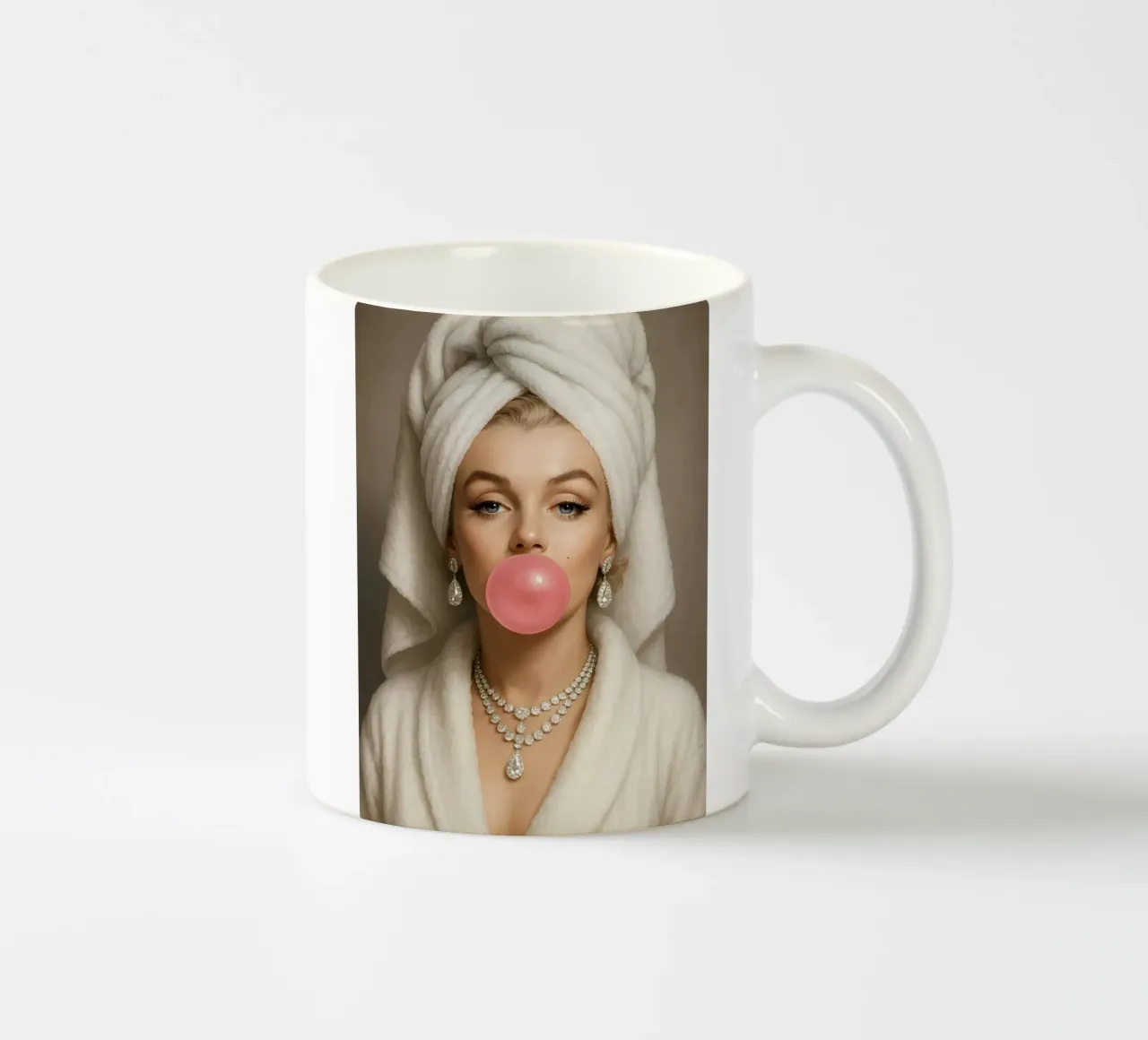 Marilyn Monroe in accappatoio Bubble Gum tazza in ceramica da ARTOMATIC