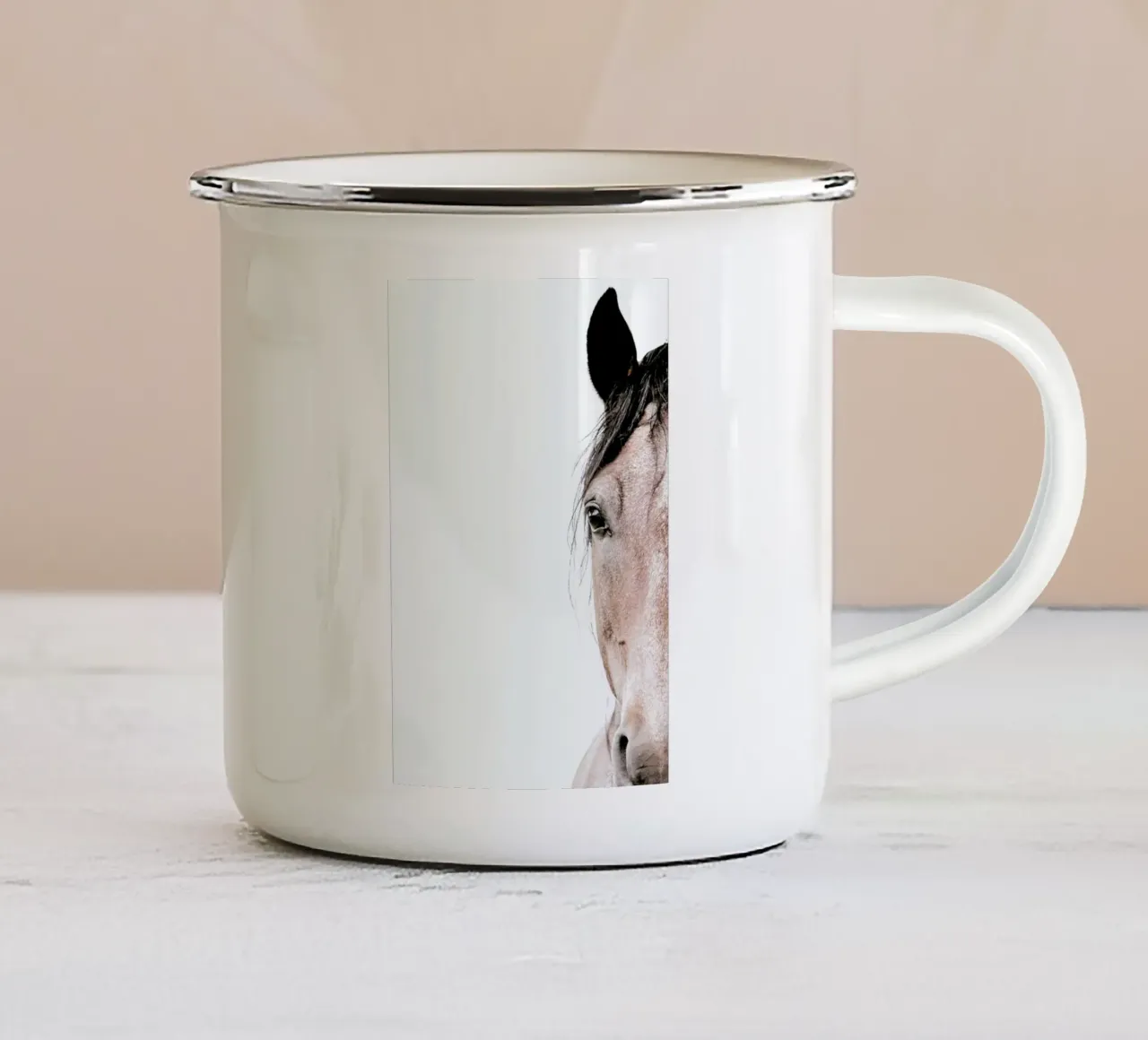 Horse tazza in smalto da Victoria Frost