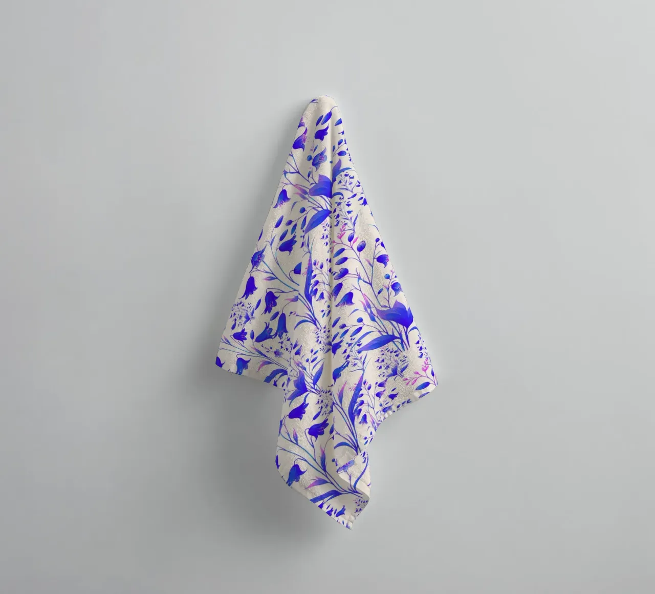 Campanule blu e rosa asciugamano da bagno da SilverPegasus