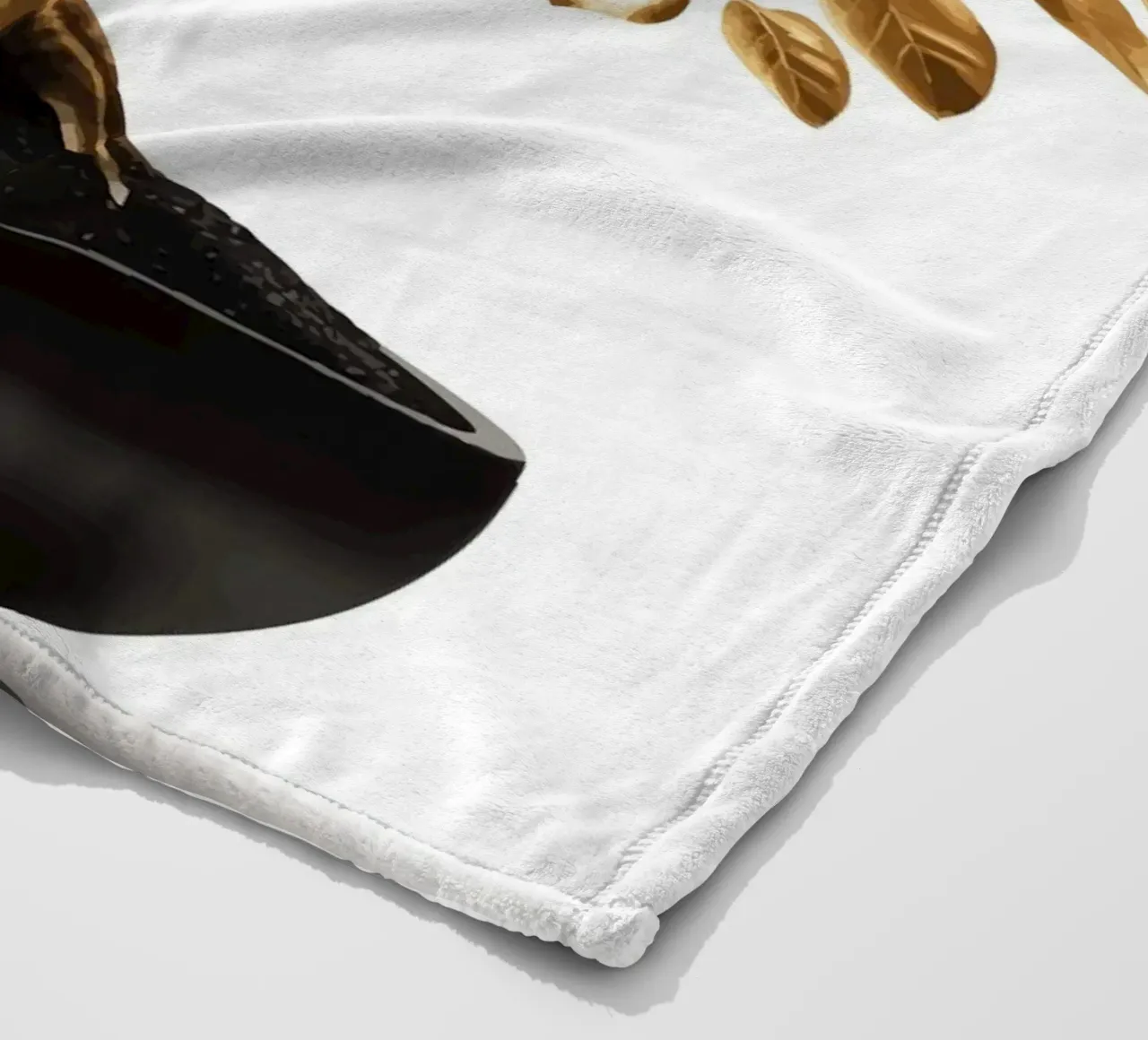 Un bonsai dorato in una ciotola nera coperta in pile da pixelbull - medieval art and more