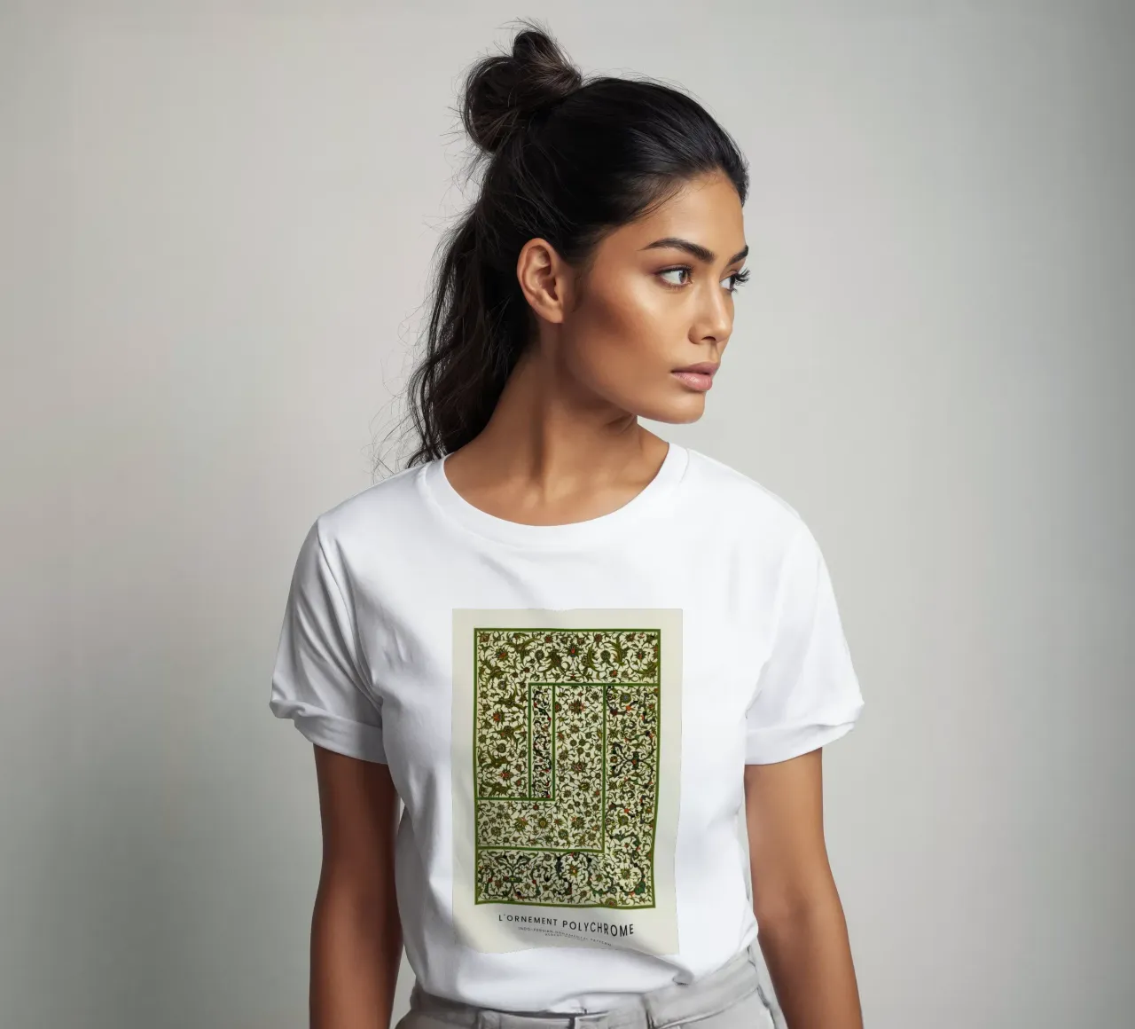 Racinet -  Indo-Persian Ornamental Pattern II t-shirt da Vintage by JUNIQE
