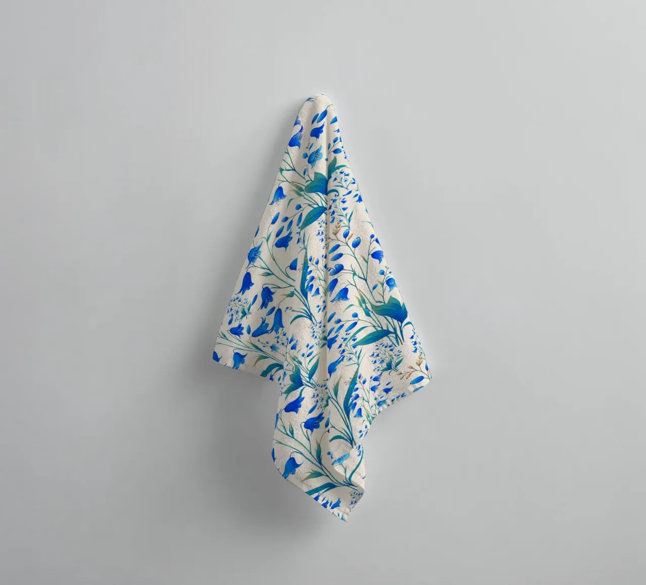 Campanule blu cobalto asciugamano da bagno da SilverPegasus