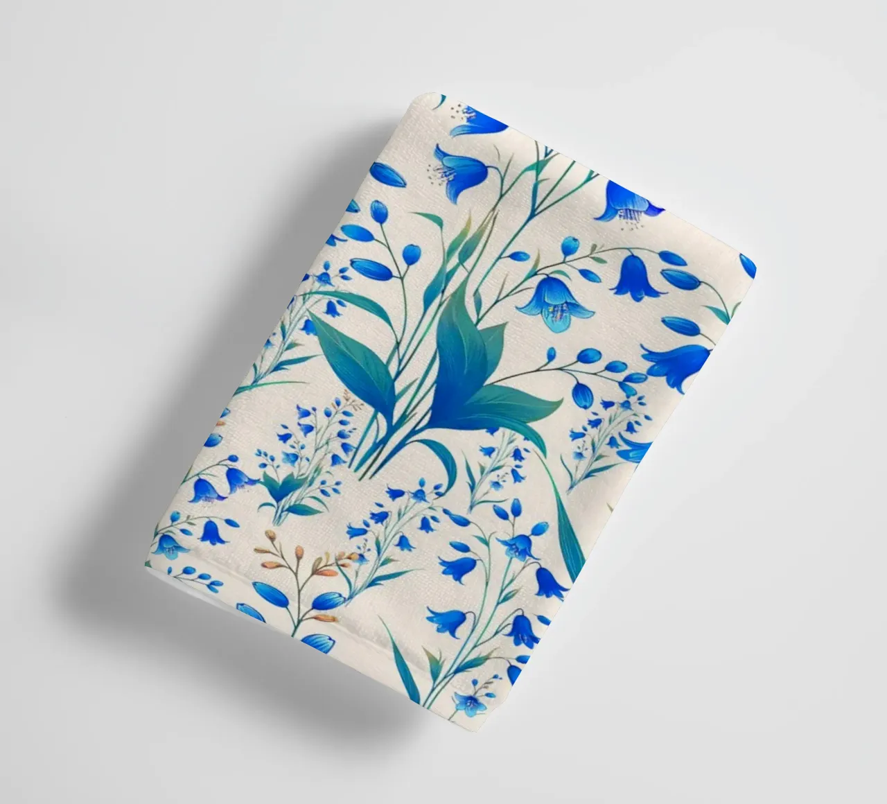 Campanule blu cobalto asciugamano da bagno da SilverPegasus