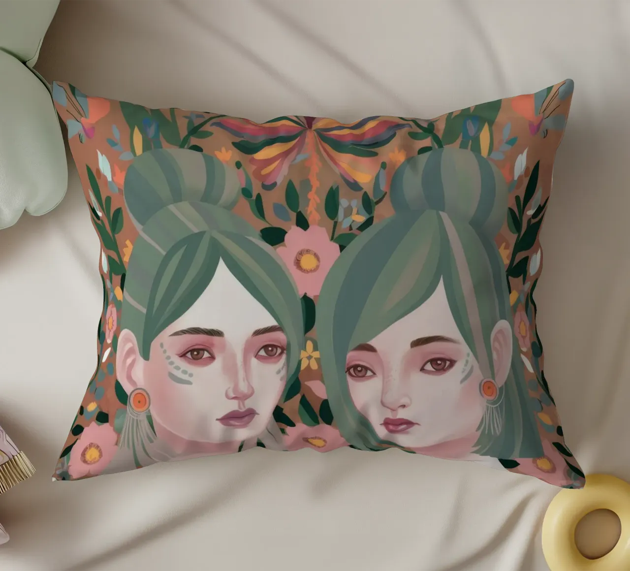 Gemelli floreali simmetrici cuscino da Petal Canvas