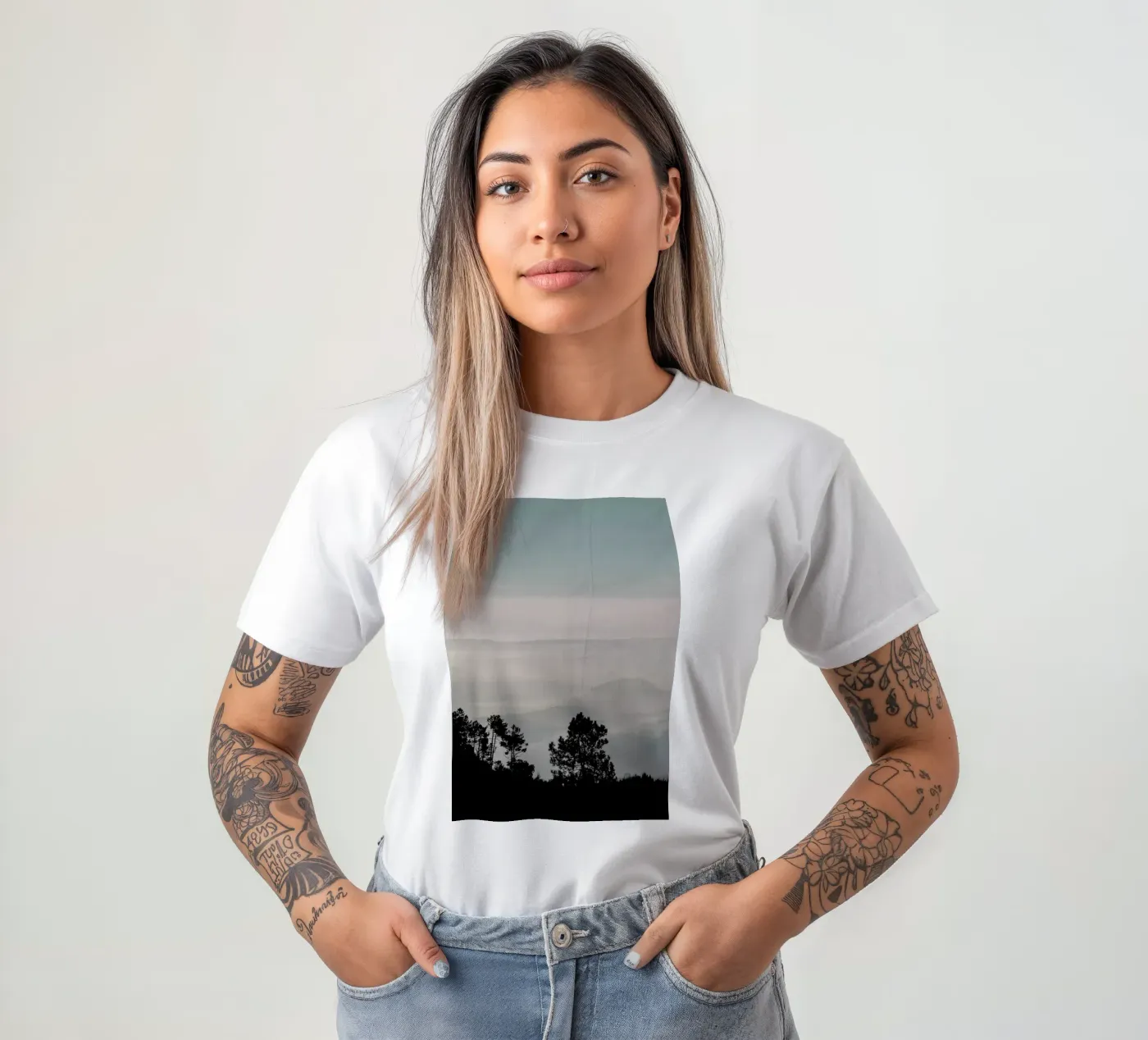 Mountain Range t-shirt da Ingrid Beddoes