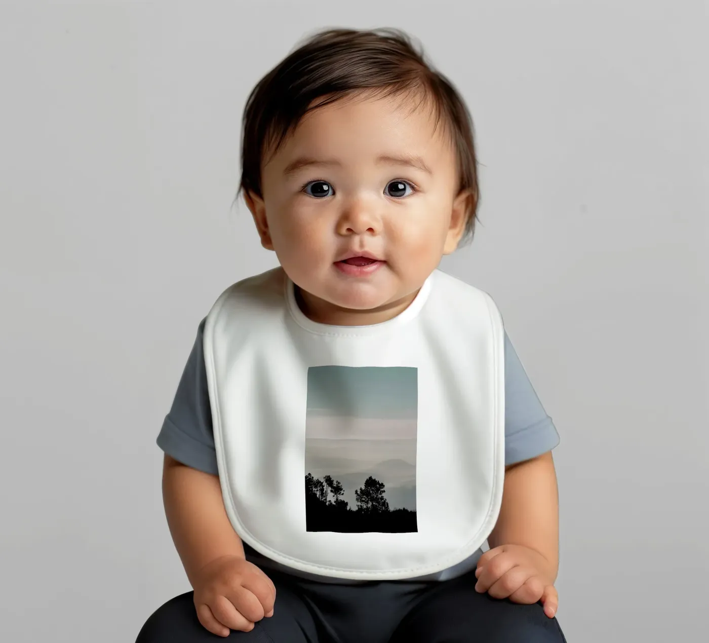 Mountain Range Babylätzchen von Ingrid Beddoes