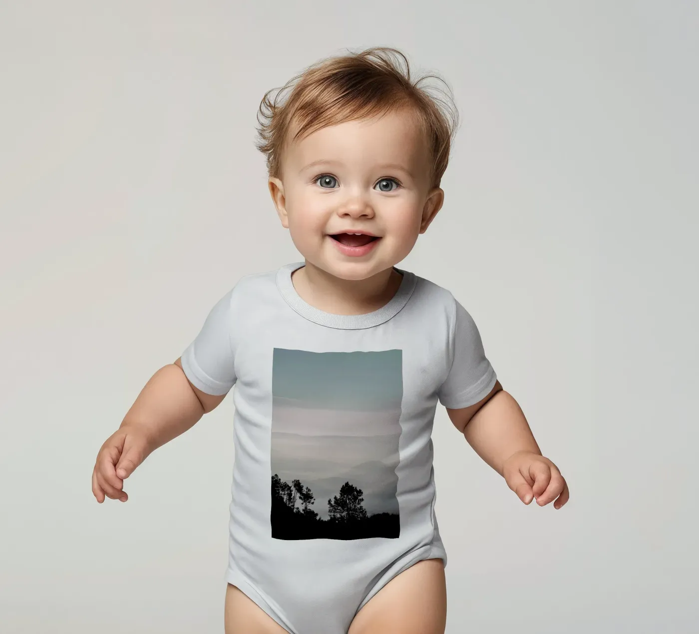 Mountain Range babyrompertje korte mouwen van Ingrid Beddoes