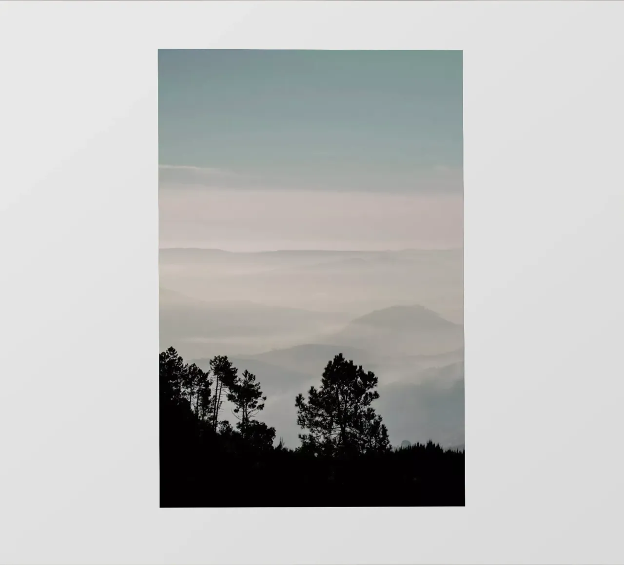 Mountain Range pellicola backlit da Ingrid Beddoes