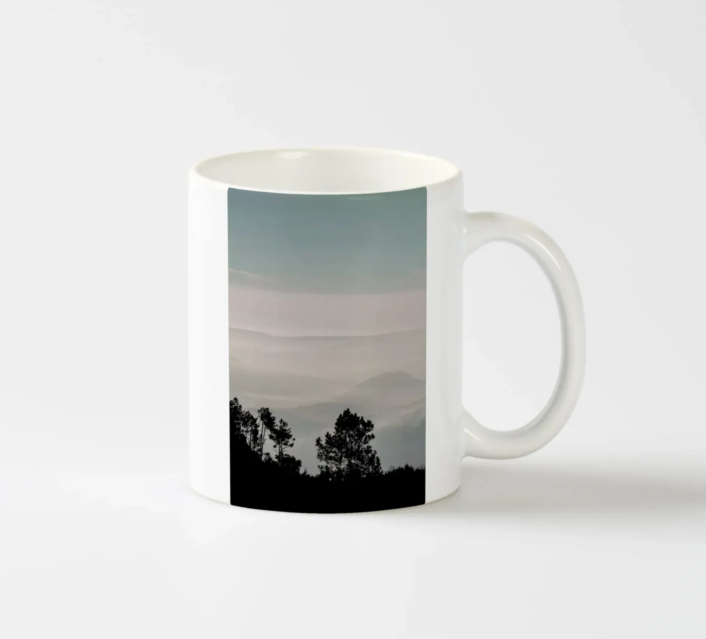 Mountain Range tazza in ceramica da Ingrid Beddoes