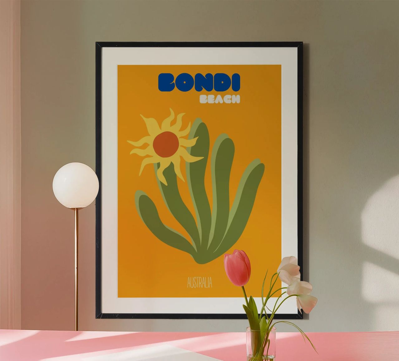 Zonovergoten Bondi: Beach Vibes & Abstracte Flora Kunstdruk - Au poster van NorwesClub