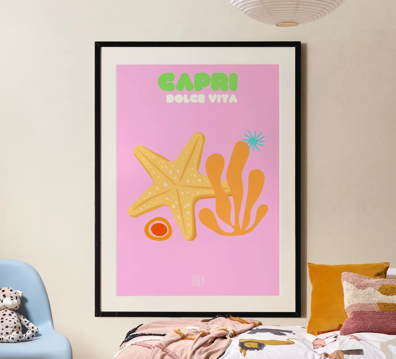Dolce Vita Capri: Serenità di stelle marine e alghe - Italian Coas poster con telaio in plastica da NorwesClub