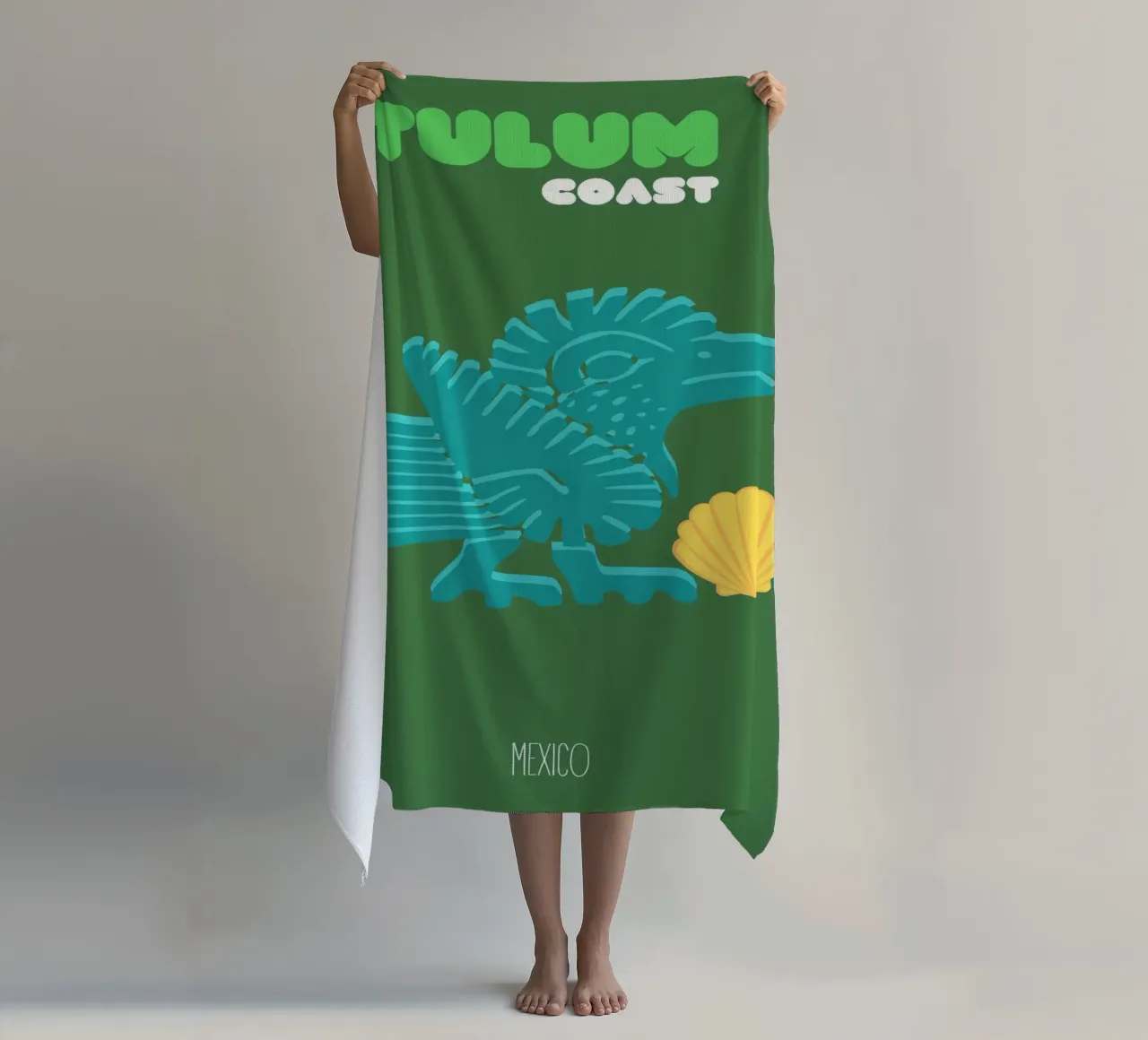 "Costa di Tulum" Antico uccello azteco e conchiglia, design piatto telo mare da NorwesClub