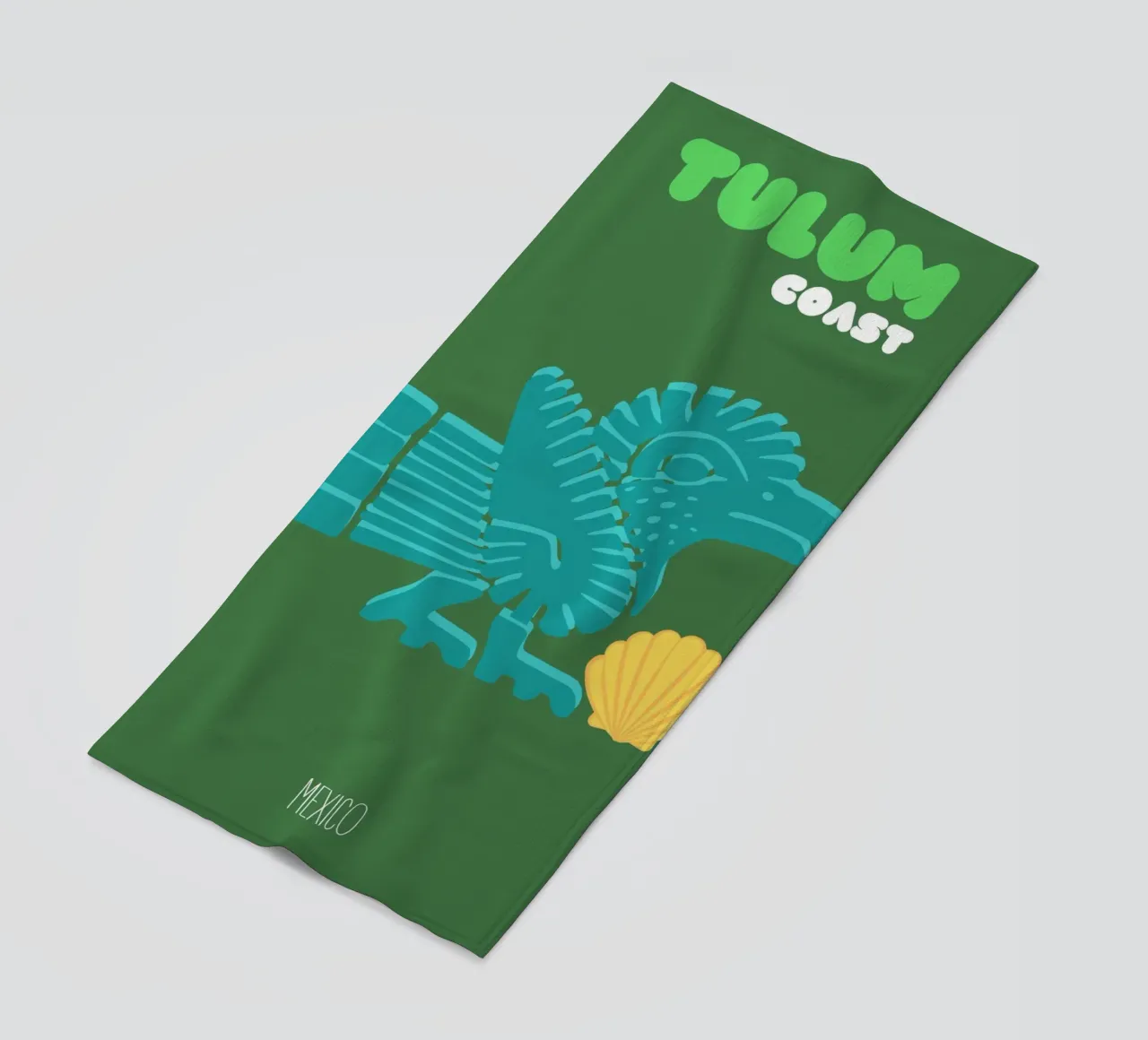 "Costa di Tulum" Antico uccello azteco e conchiglia, design piatto telo mare da NorwesClub
