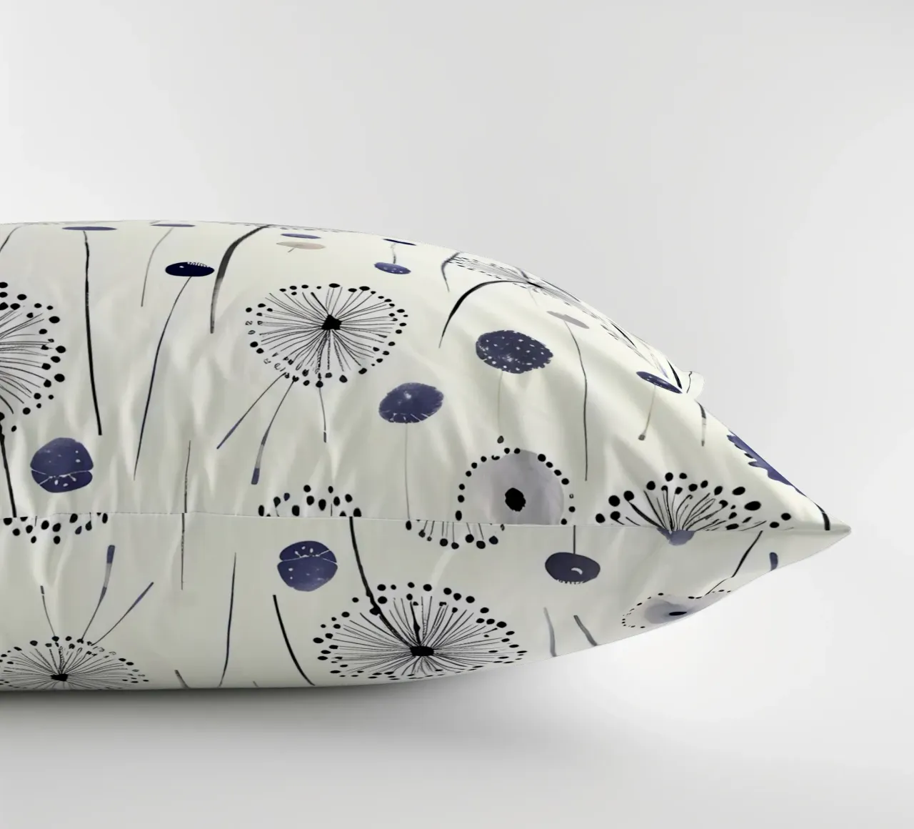 Soffice brezza di denti di leone cuscino da Botanical Pattern House