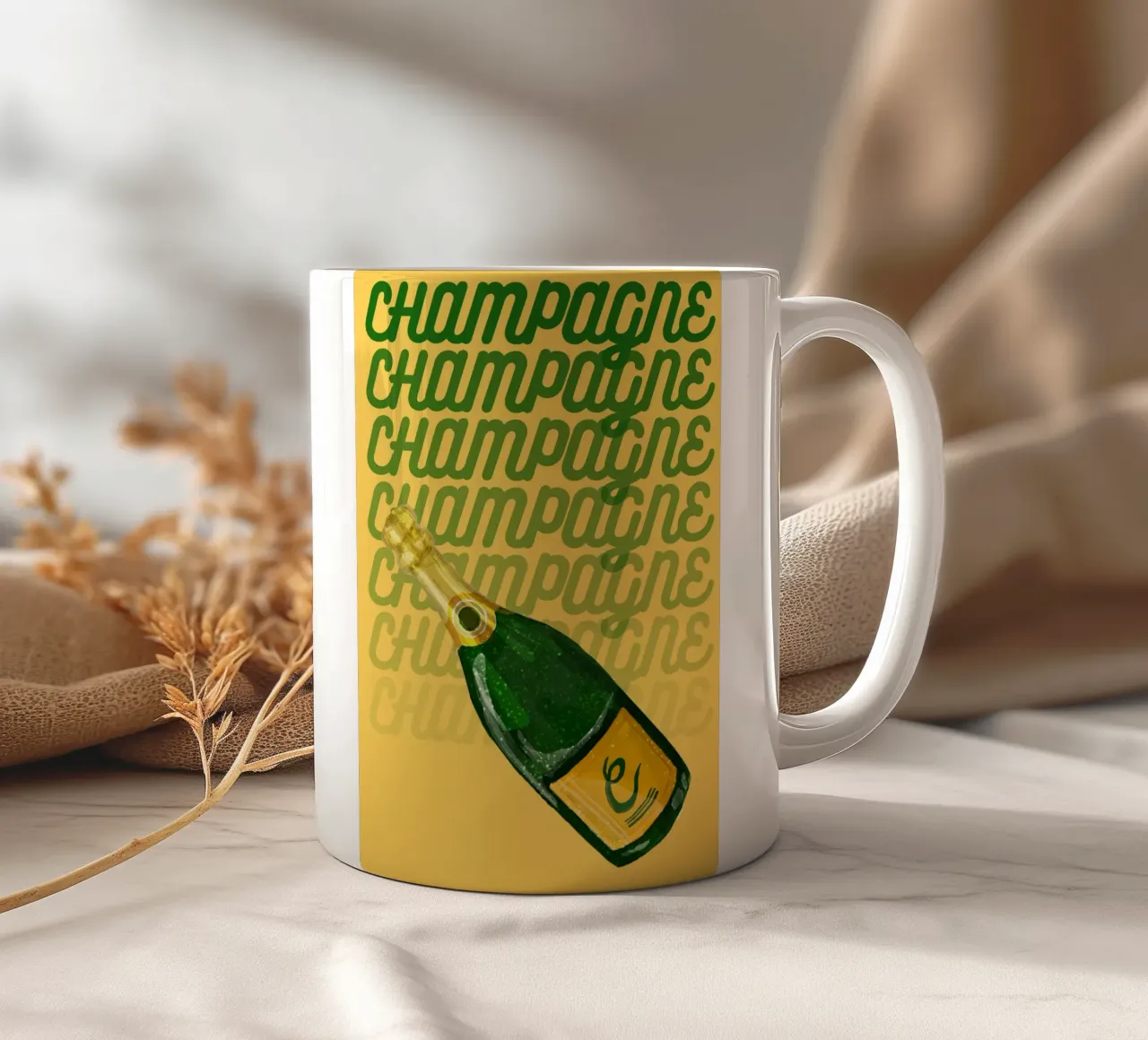 "Champagne Dreams Pop Art Print - Decorazioni festive e di tendenza". tazza in ceramica da NorwesClub