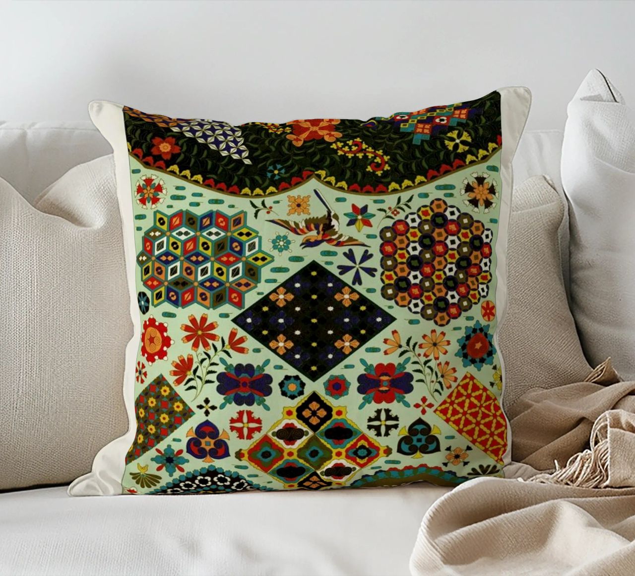 Racinet -  Japanese Ornamental Pattern coussin de Vintage by JUNIQE