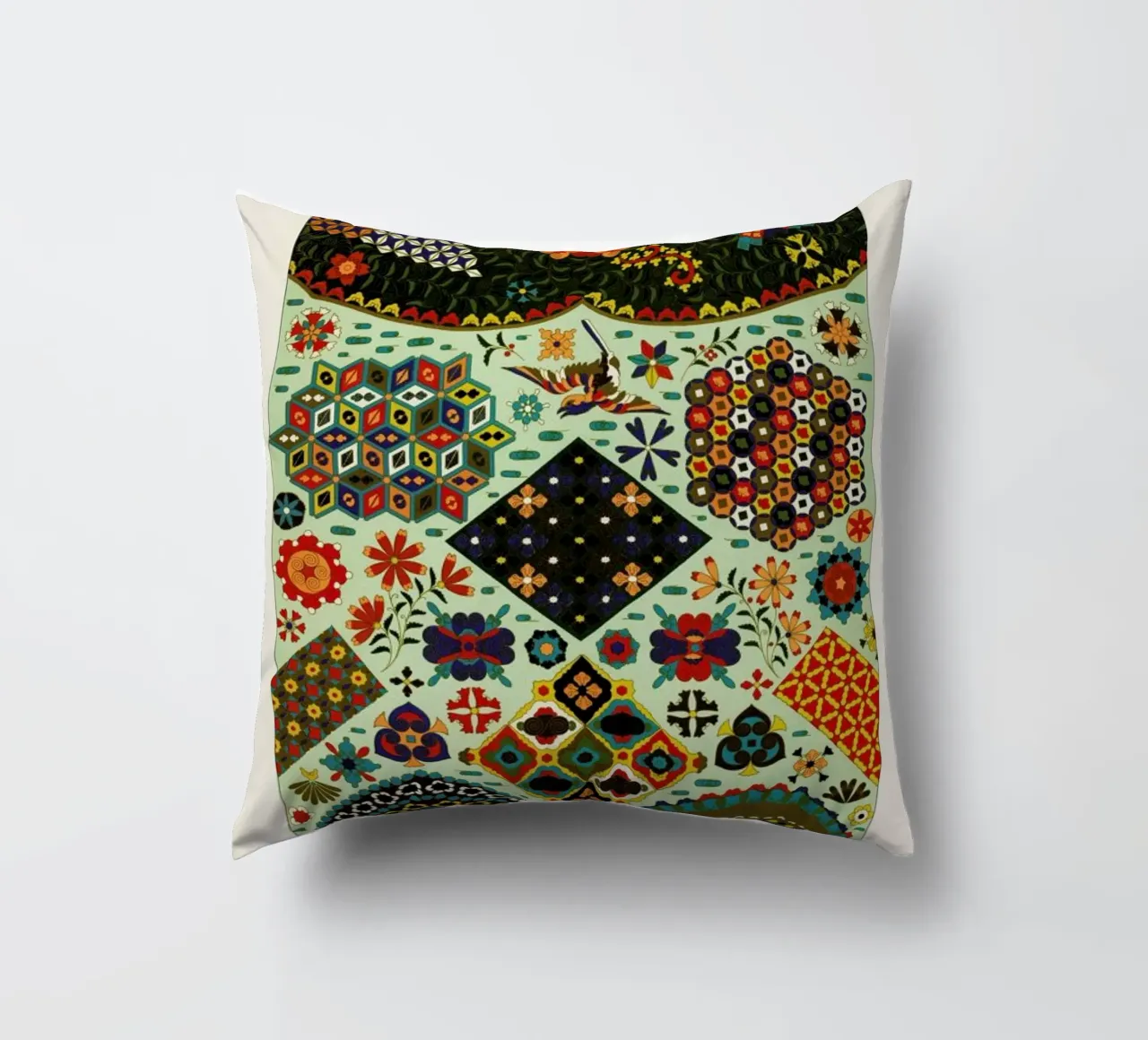 Racinet -  Japanese Ornamental Pattern cojín de Vintage by JUNIQE
