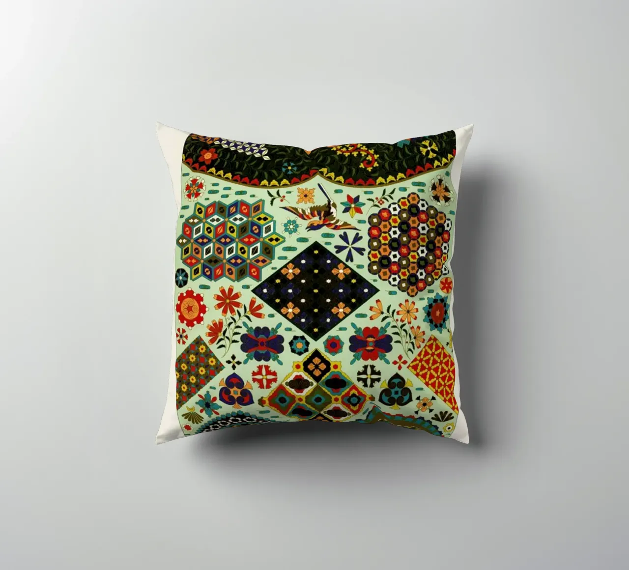 Racinet -  Japanese Ornamental Pattern cojín de Vintage by JUNIQE