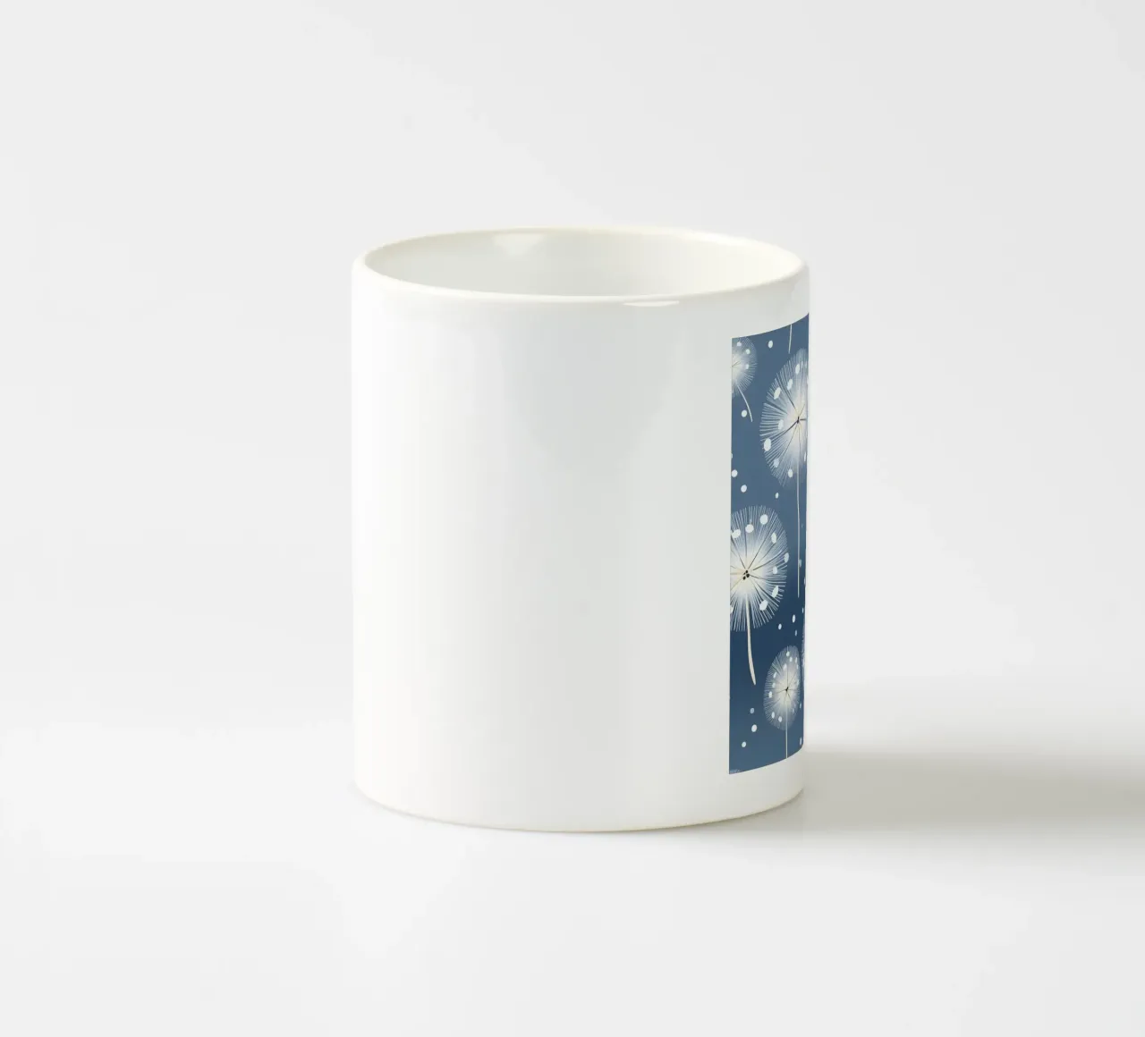 Sussurri di denti di leone bianchi tazza in ceramica da Botanical Pattern House