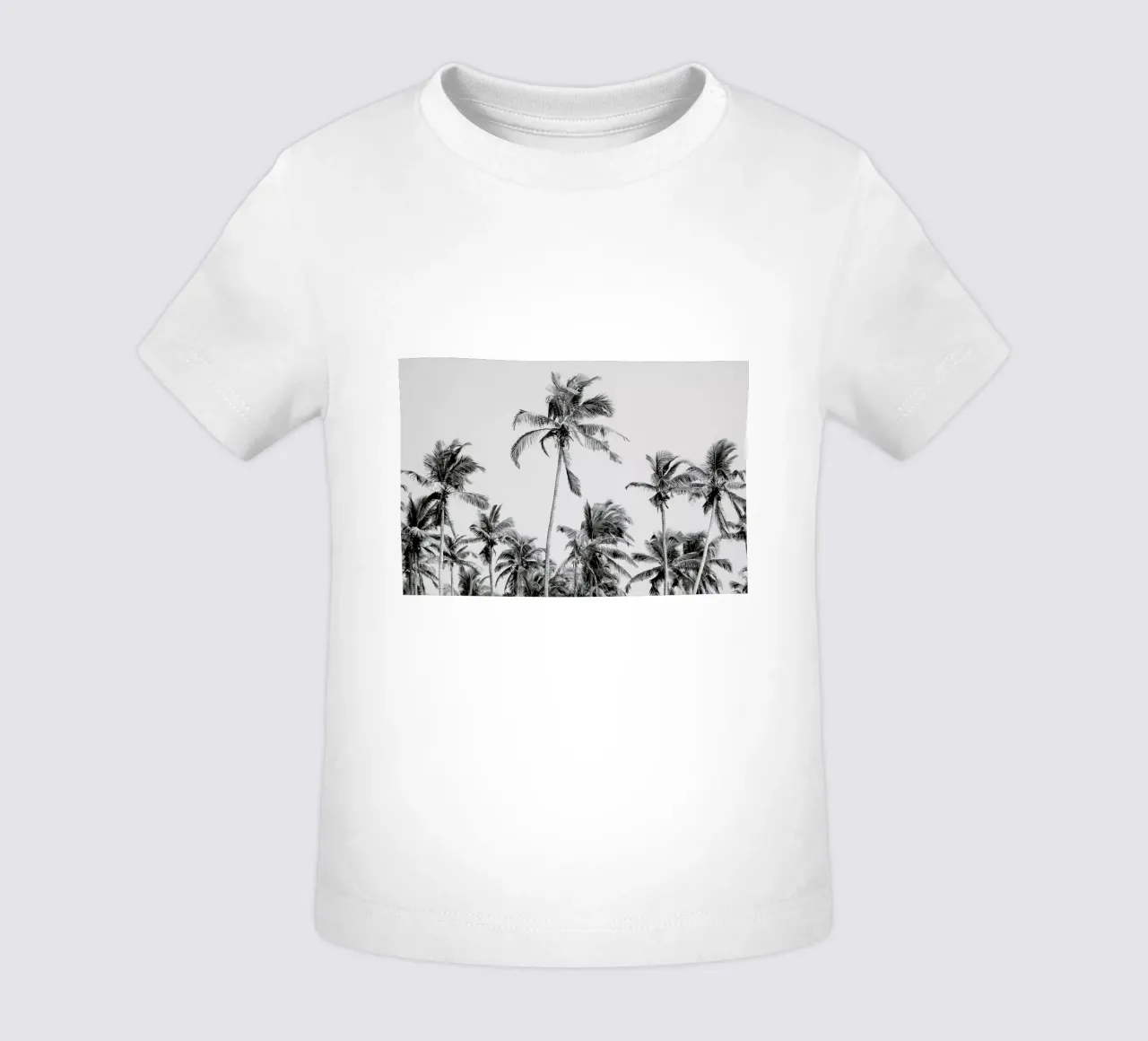 Palm Trees On The Beach 3 maglietta neonato da Victoria Frost