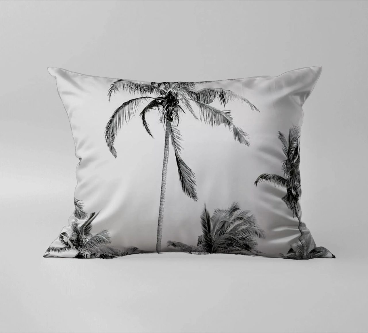 Palm Trees On The Beach 3 cuscino da Victoria Frost