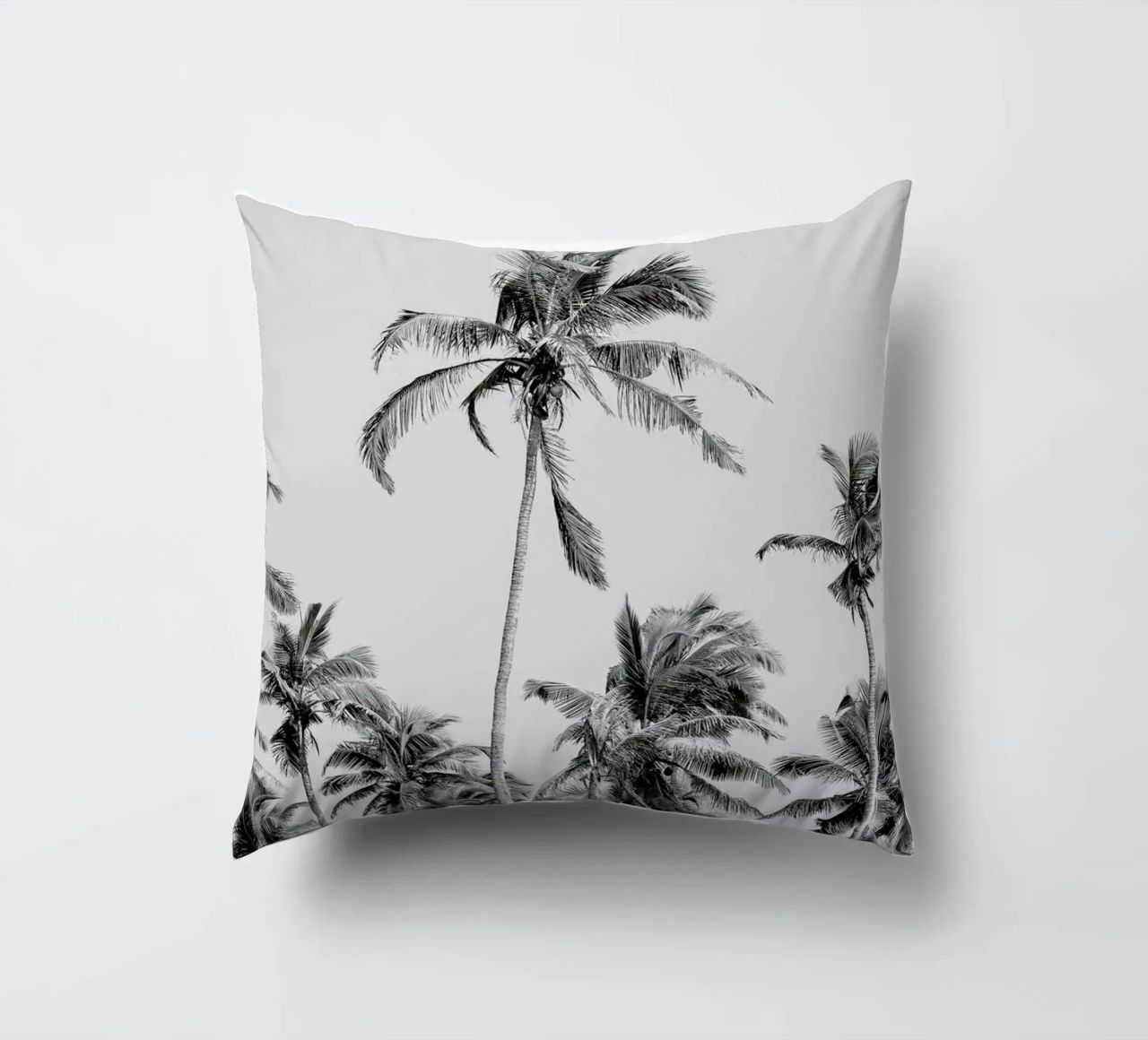 Palm Trees On The Beach 3 cuscino da Victoria Frost