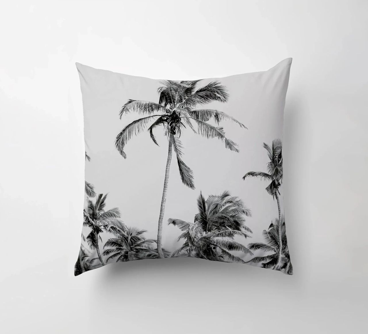 Palm Trees On The Beach 3 cuscino da Victoria Frost