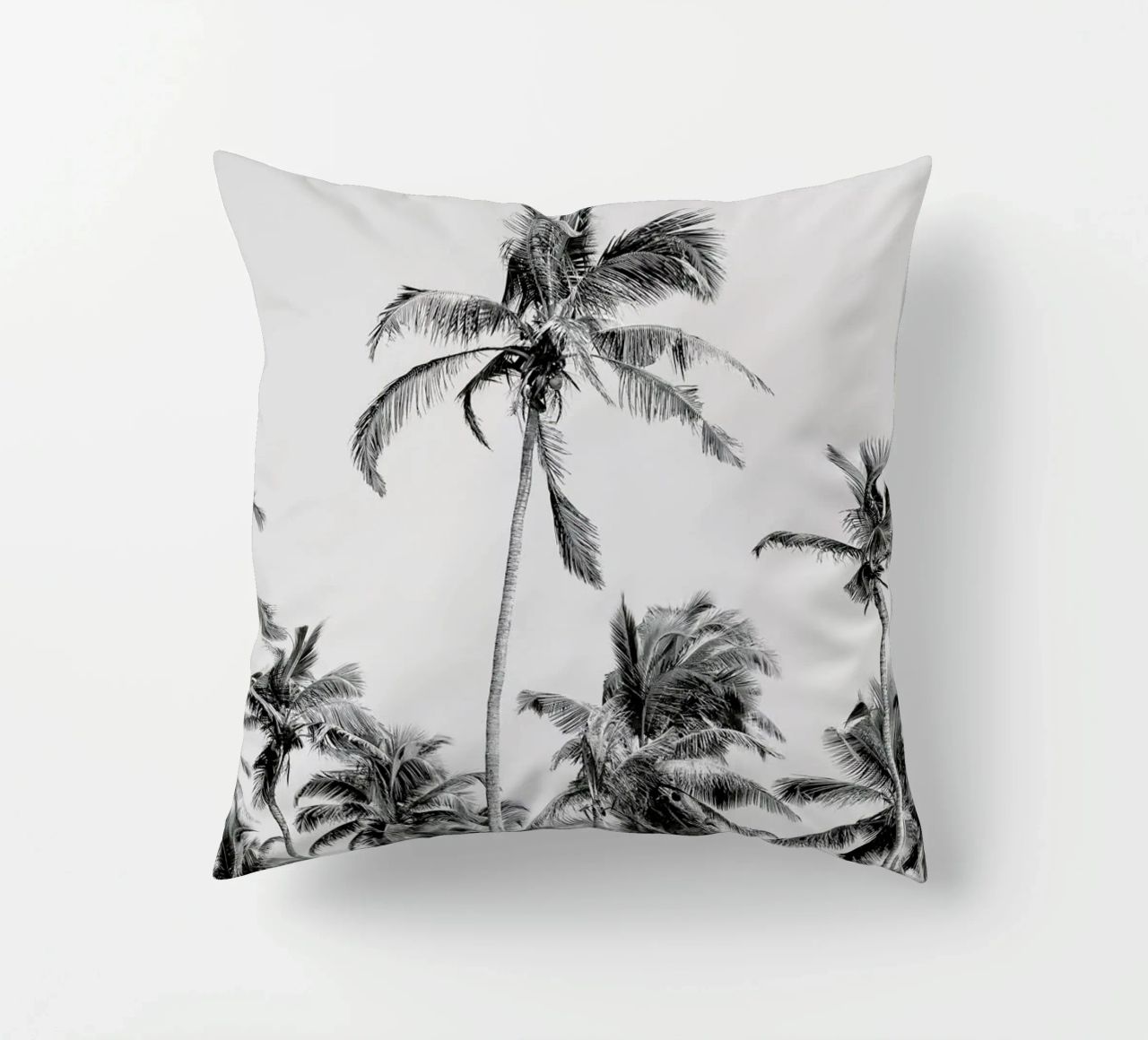 Palm Trees On The Beach 3 cuscino da Victoria Frost