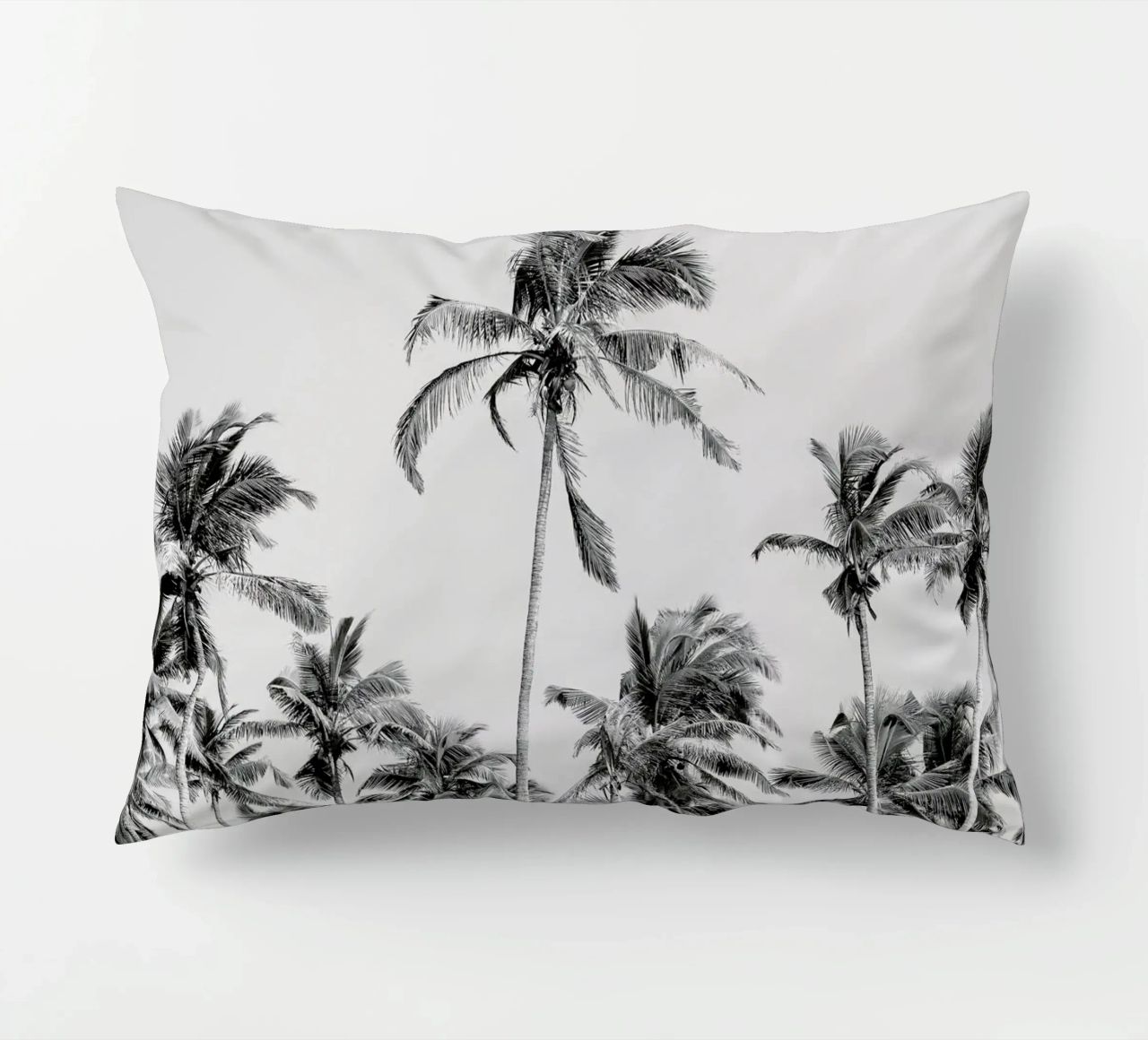 Palm Trees On The Beach 3 cuscino da Victoria Frost