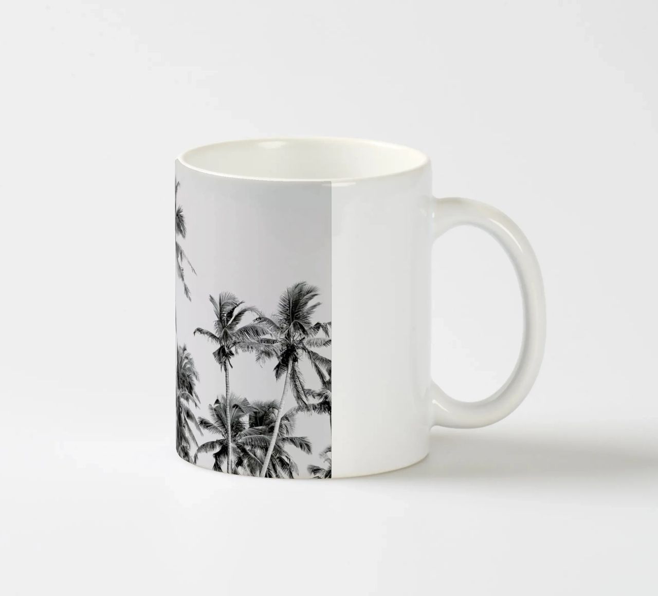 Palm Trees On The Beach 3 tazza in ceramica da Victoria Frost