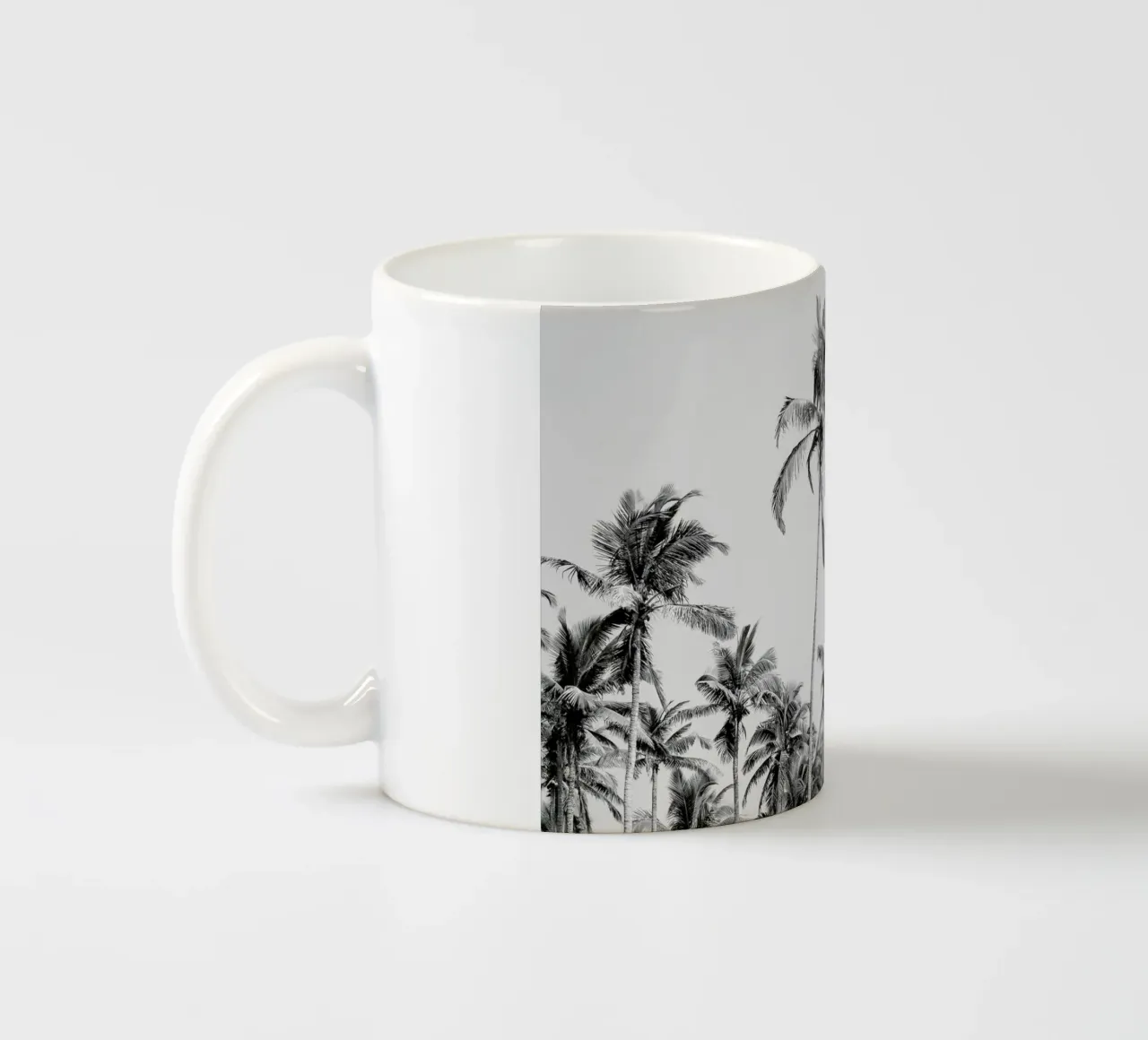 Palm Trees On The Beach 3 tazza in ceramica da Victoria Frost