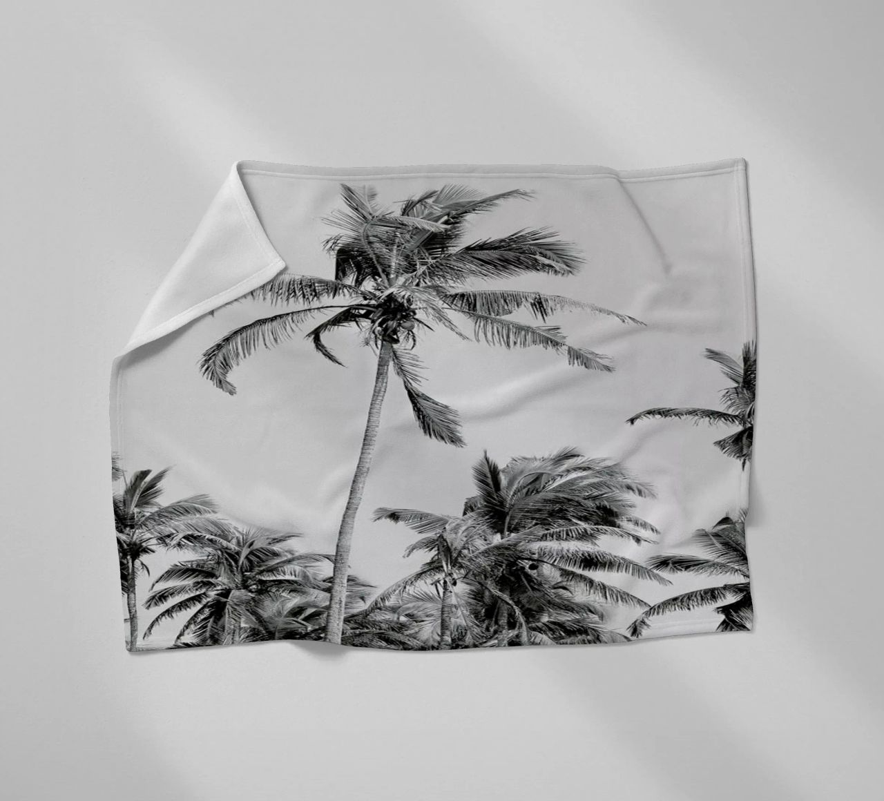 Palm Trees On The Beach 3 coperta in pile da Victoria Frost