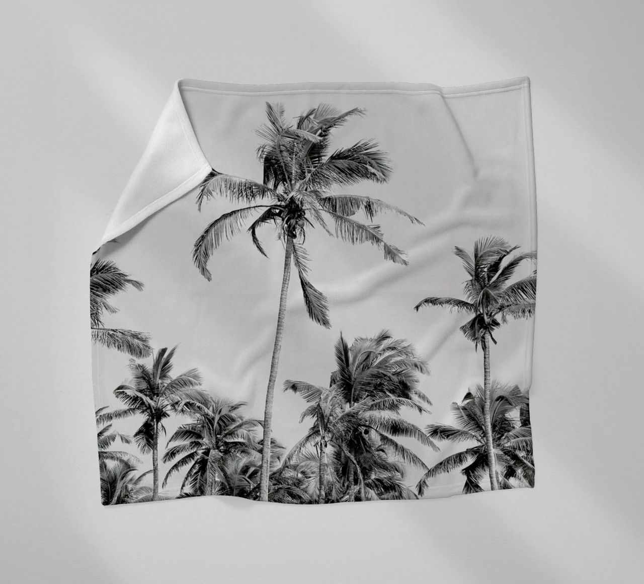 Palm Trees On The Beach 3 coperta in pile da Victoria Frost