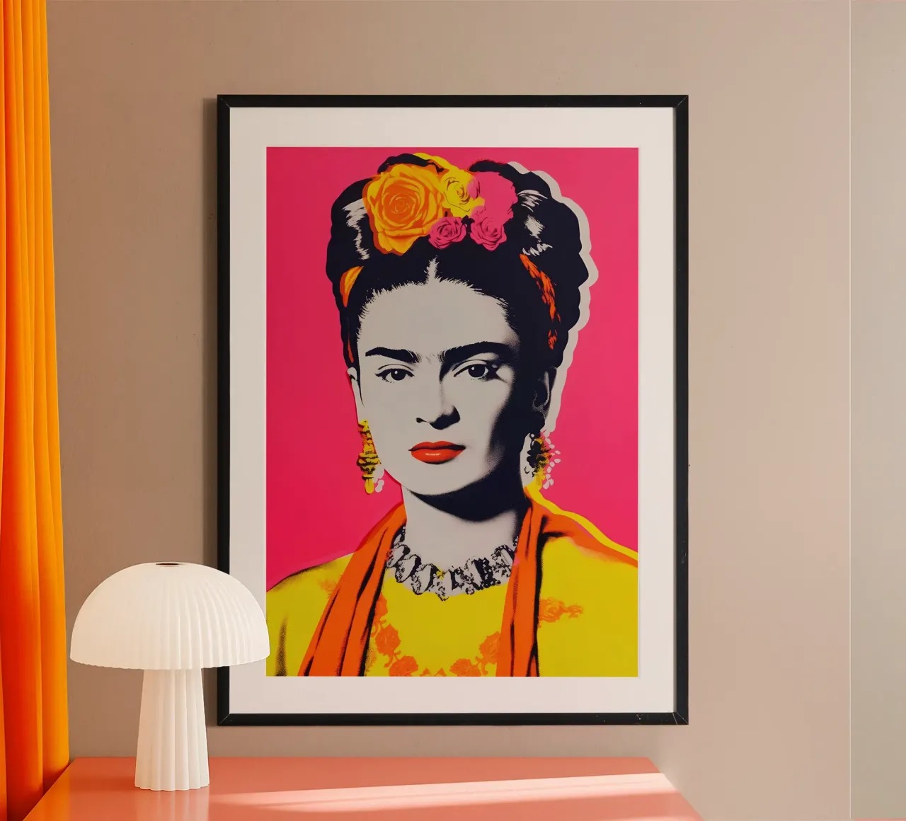 Frida Kahlo Pop Art - Ritratto iconico, rosa caldo e giallo con poster con telaio in alluminio da NorwesClub