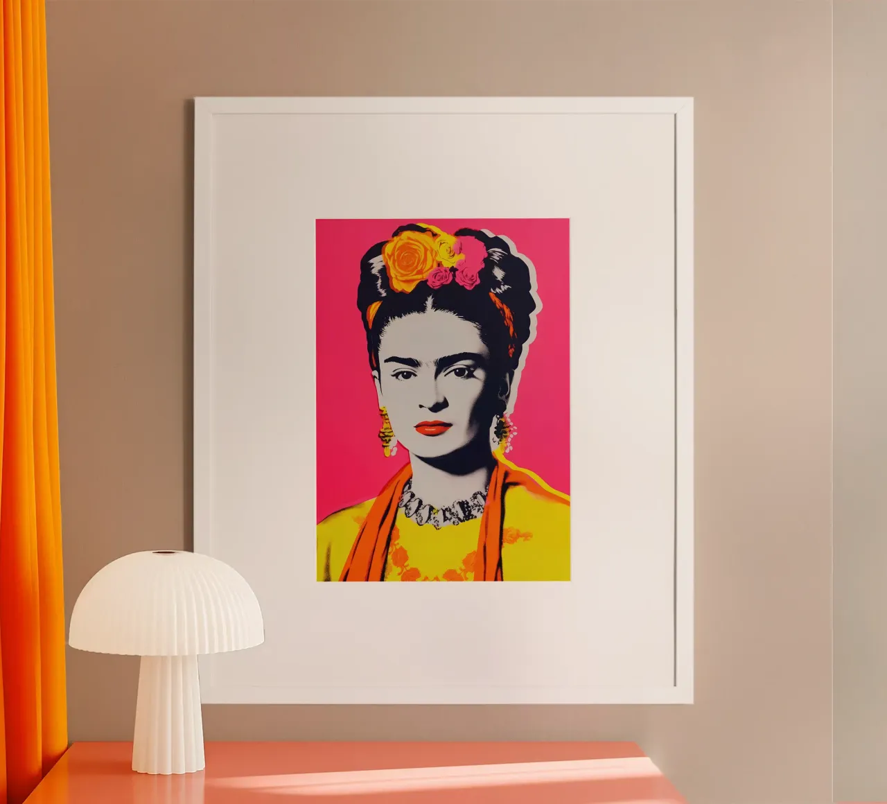 Frida Kahlo Pop Art - Ritratto iconico, rosa caldo e giallo con poster con telaio in alluminio da NorwesClub
