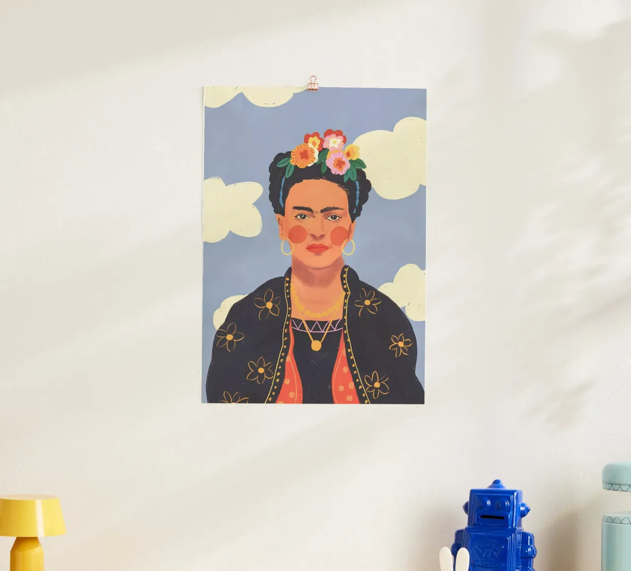 Frida Kahlo Whimsical Portrait - Volkskunst inspiriert, verträumt C Poster mit Holzrahmen von NorwesClub