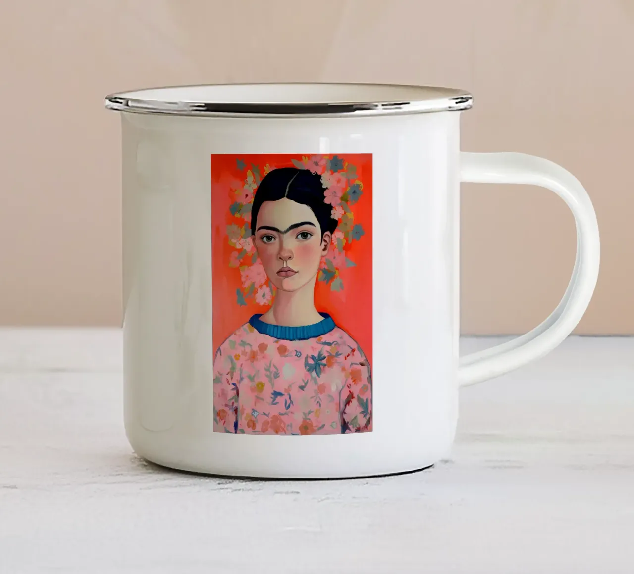 Ritratto contemporaneo di Frida Kahlo - Fiori vivaci e colori caldi tazza in smalto da NorwesClub