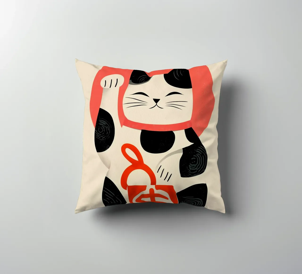 Maneki-neko | Il gatto fortunato con la borsa cuscino da Autofocus