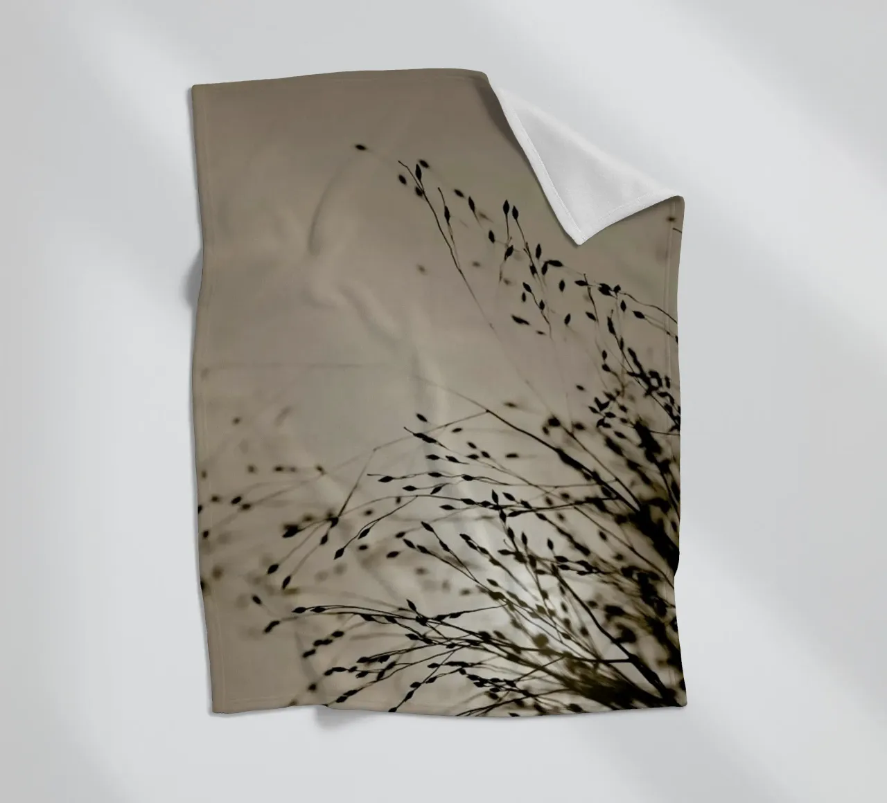 Brown Grass 2 coperta in pile da Monika Strigel