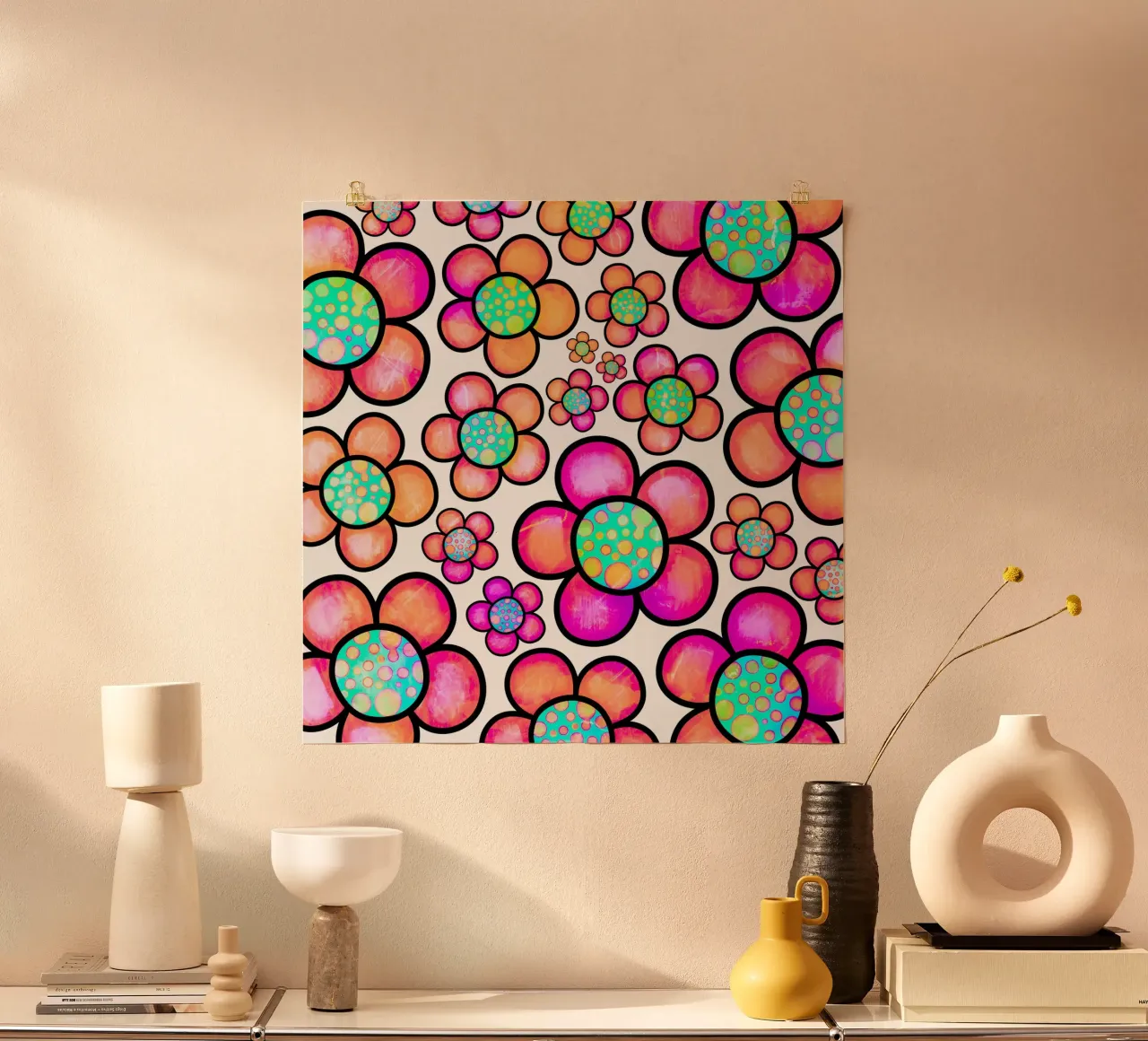 Scarabocchi di margherite stravaganti poster con telaio in alluminio da Botanical Pattern House