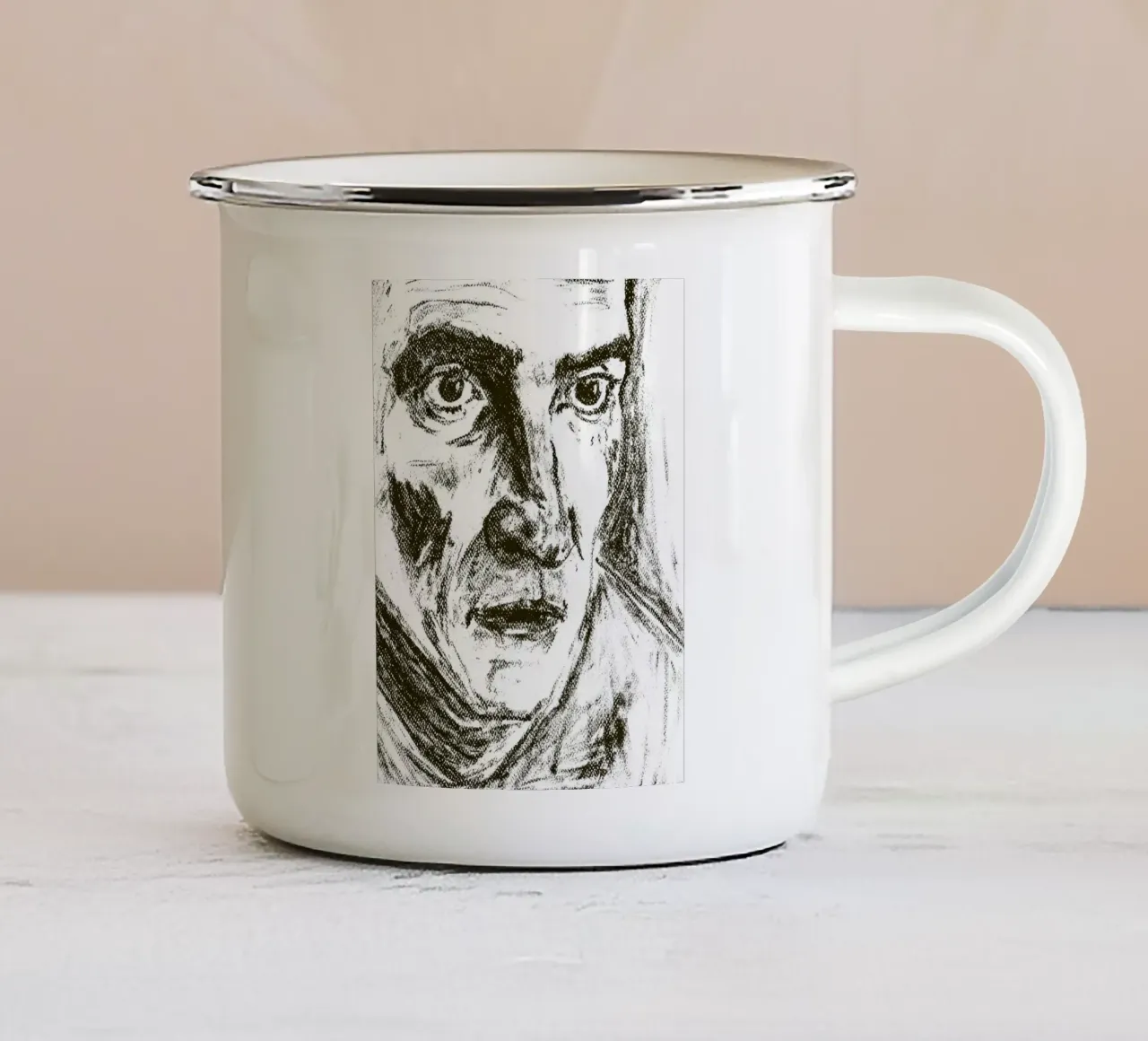 Yellow Man (P) tazza in smalto da Aviwe Apleni
