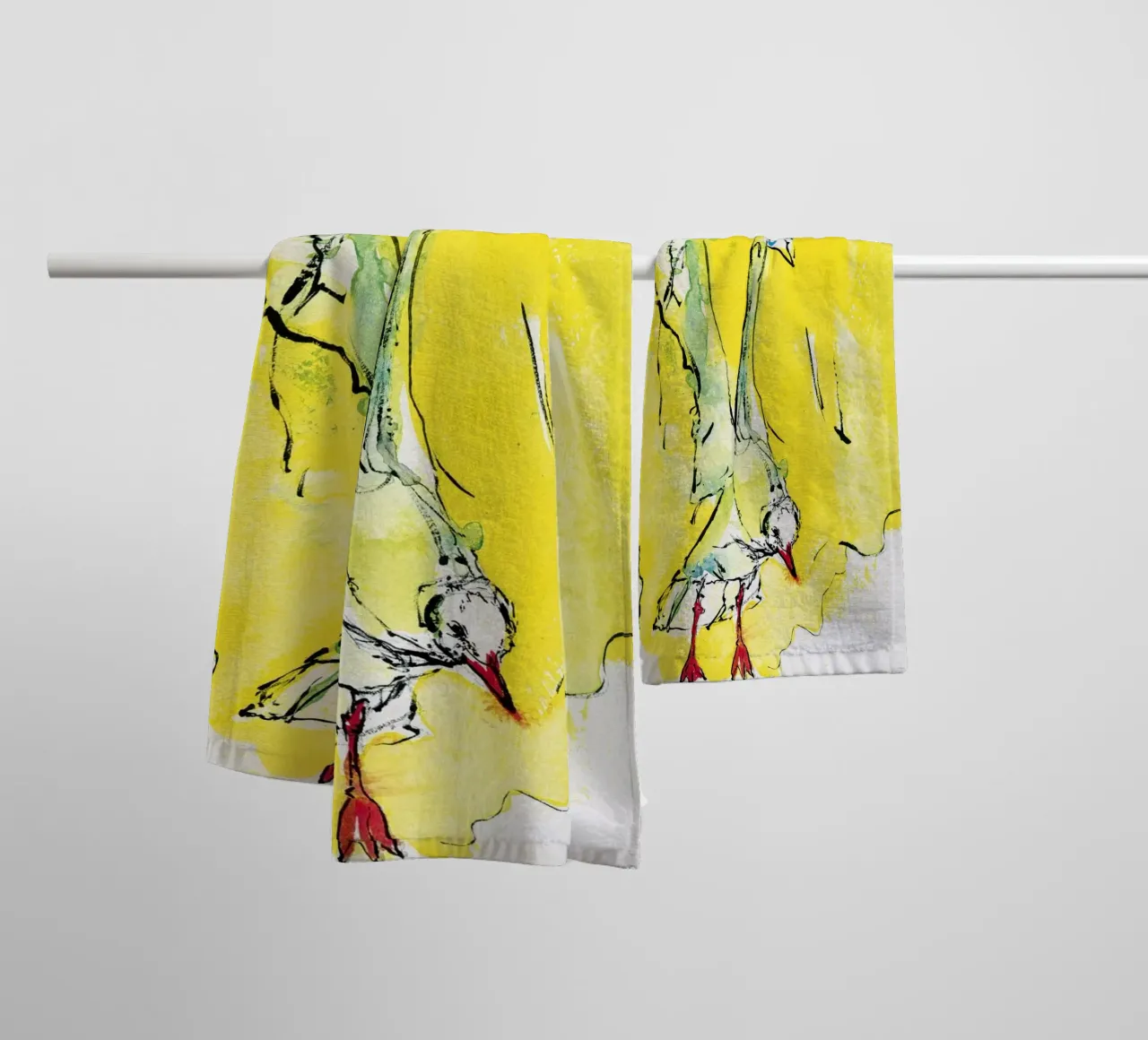 Bird In Flight With Yellow asciugamano da bagno da Aviwe Apleni