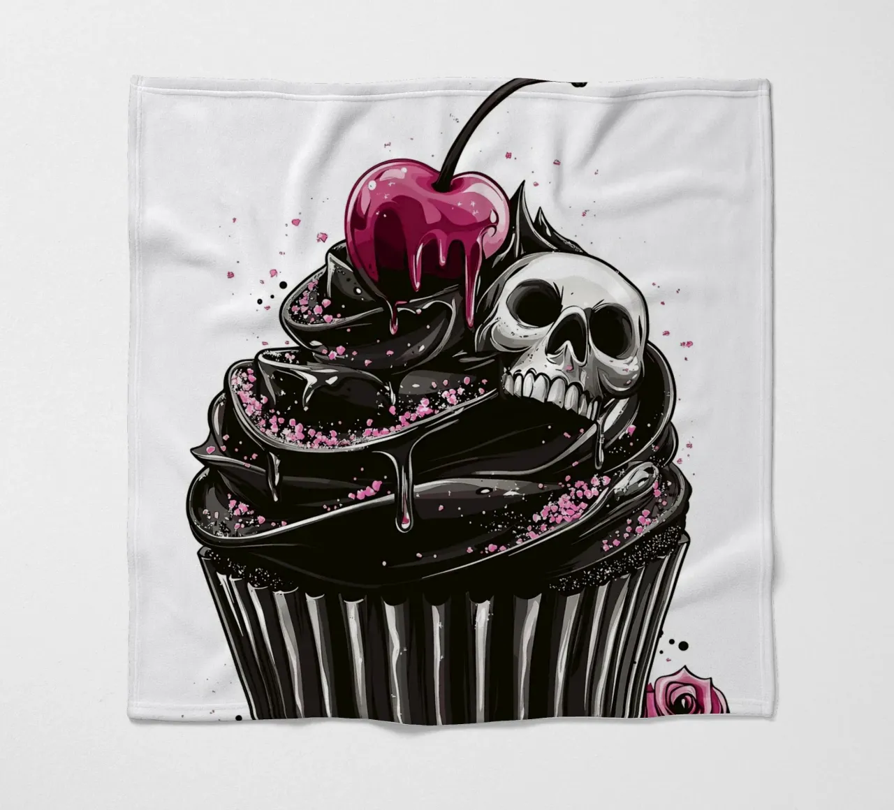 Cupcake nero con teschio e ciliegia coperta in pile da pixelbull - medieval art and more