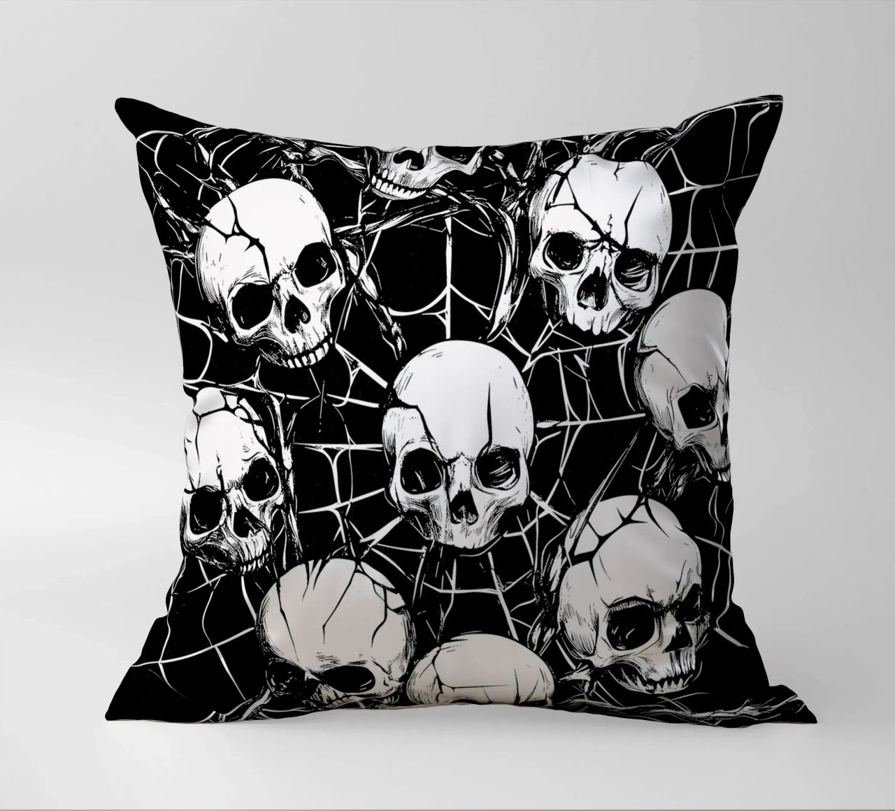 Cranio con ragnatela e spine cuscino da pixelbull - medieval art and more