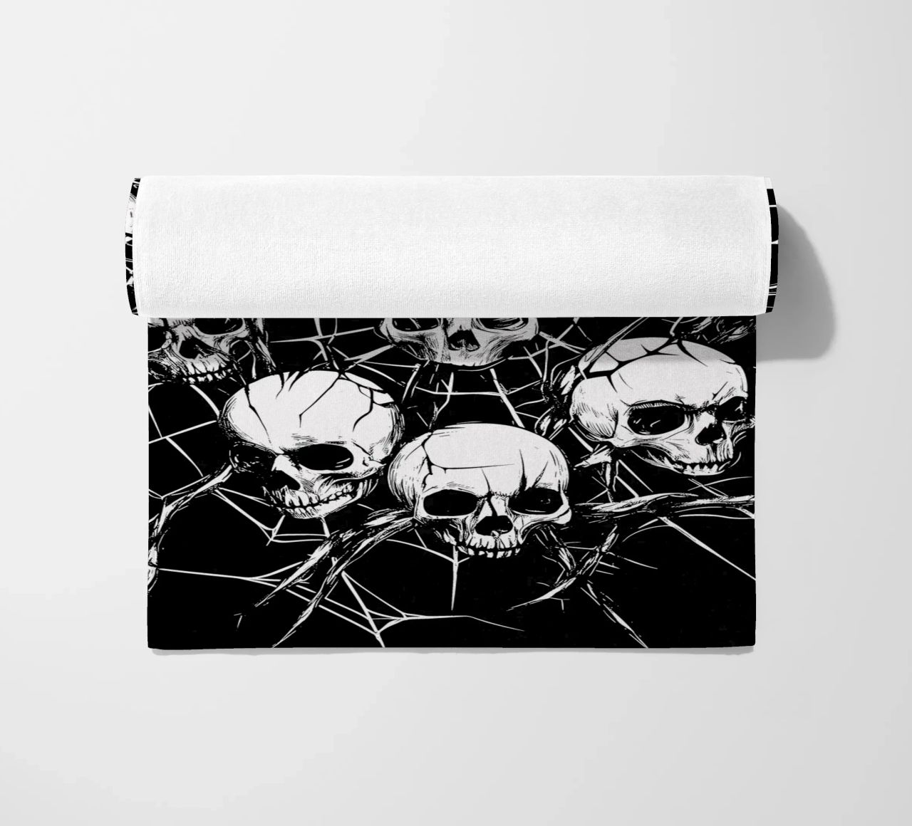 Cranio con ragnatela e spine telo mare da pixelbull - medieval art and more