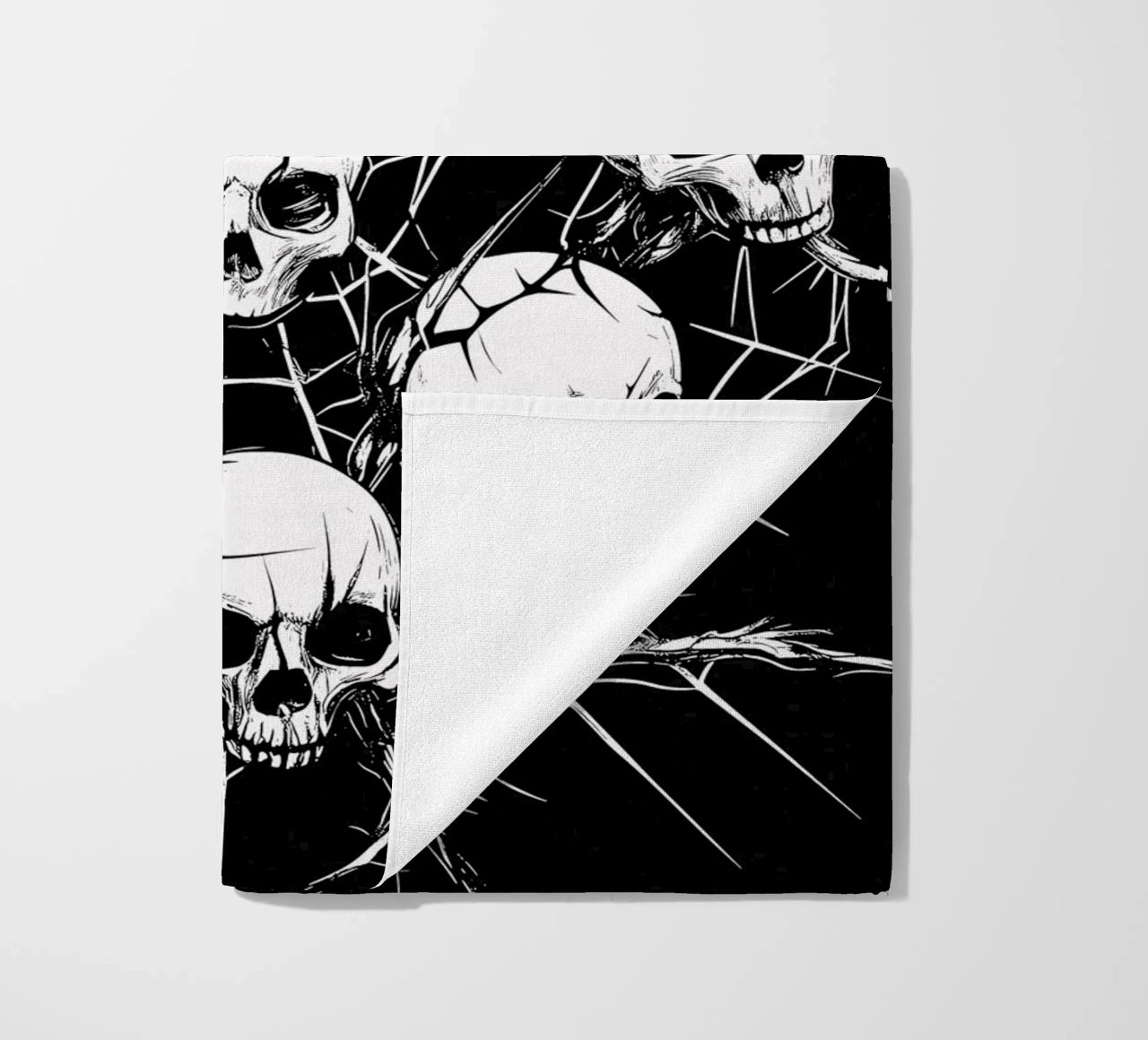Cranio con ragnatela e spine telo mare da pixelbull - medieval art and more