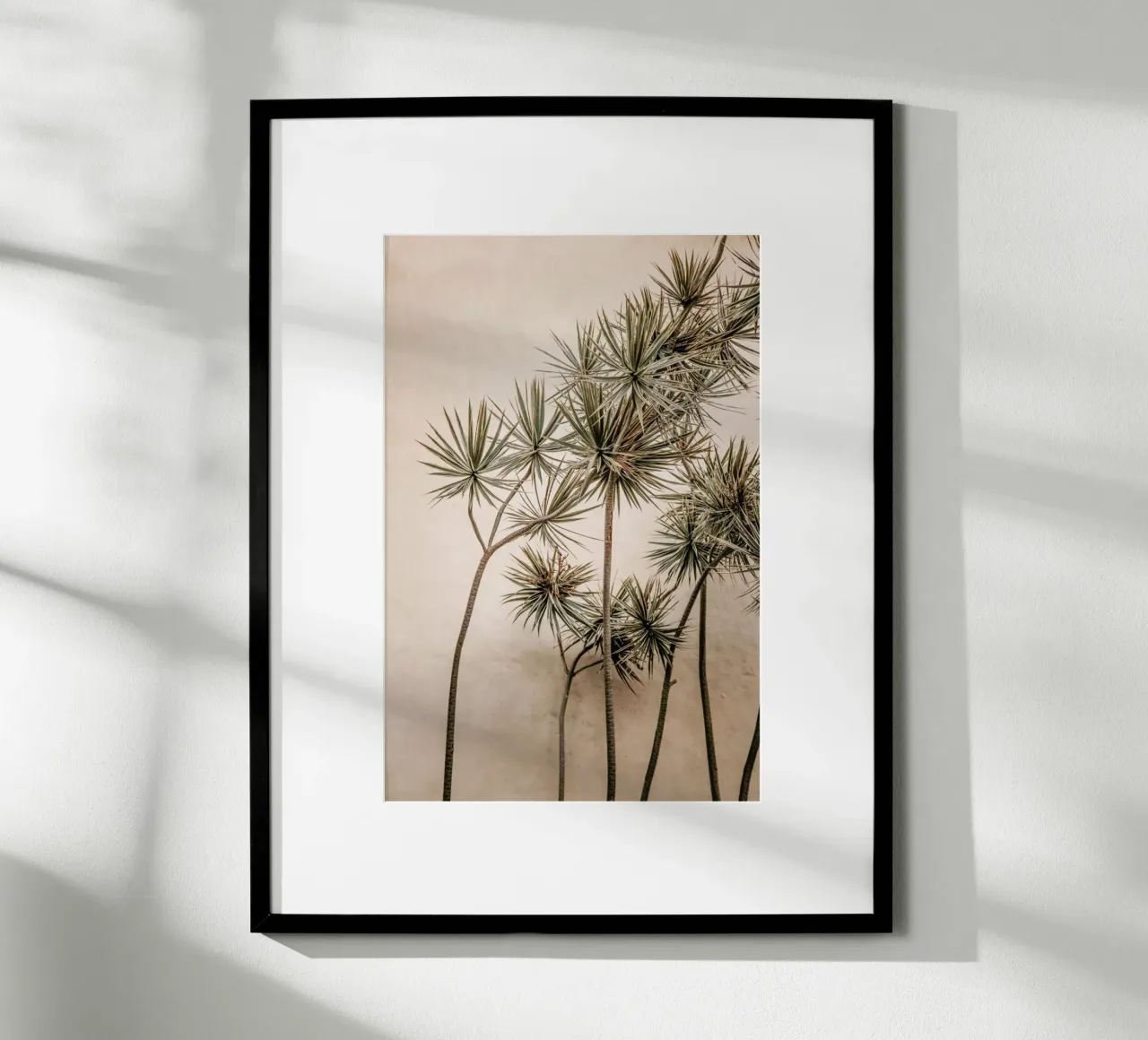 Sunkissed Palms Madeira poster con telaio in legno da Monika Strigel