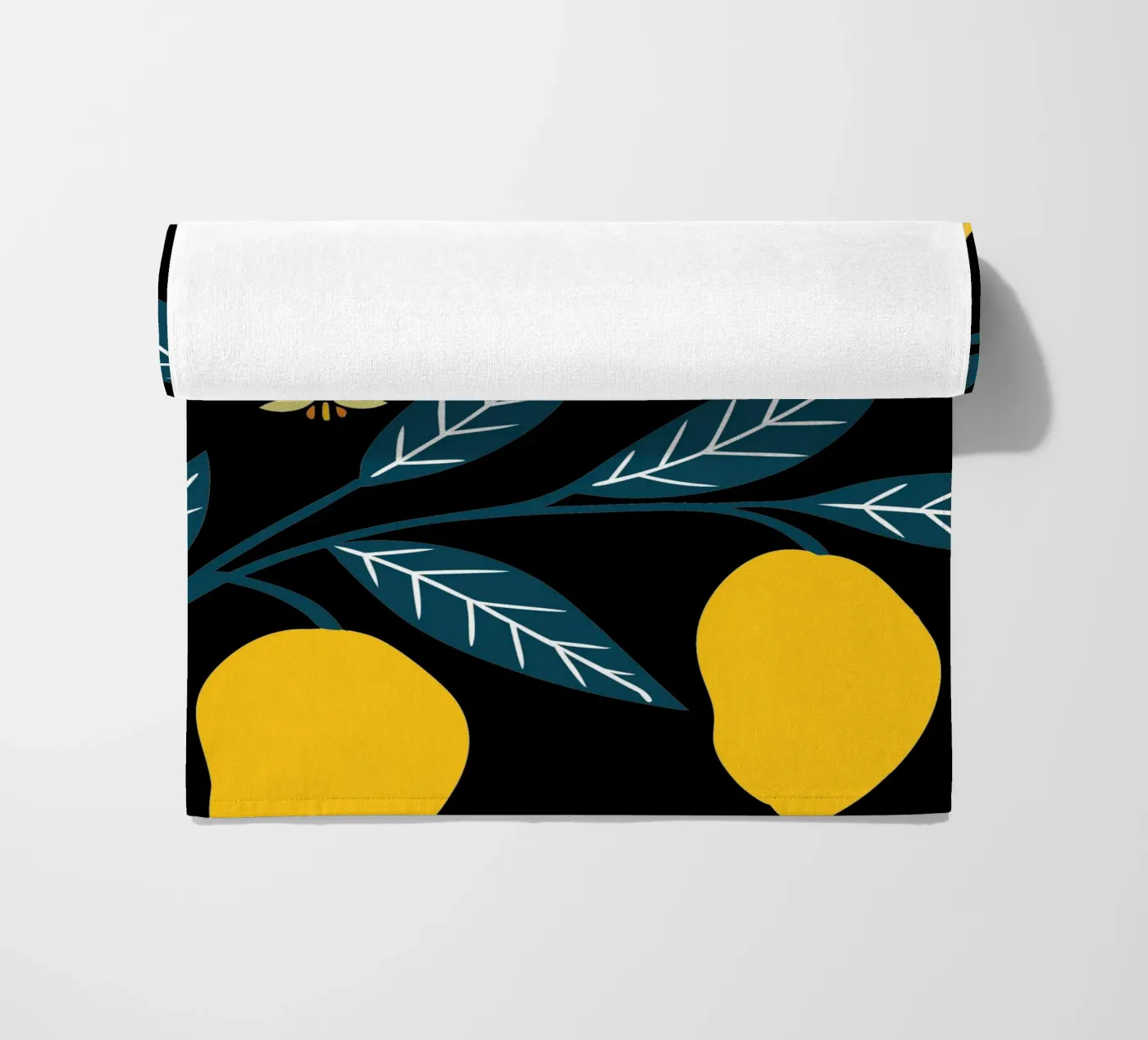 Citroenen en takken strandhanddoek van TODAY'S SHOP